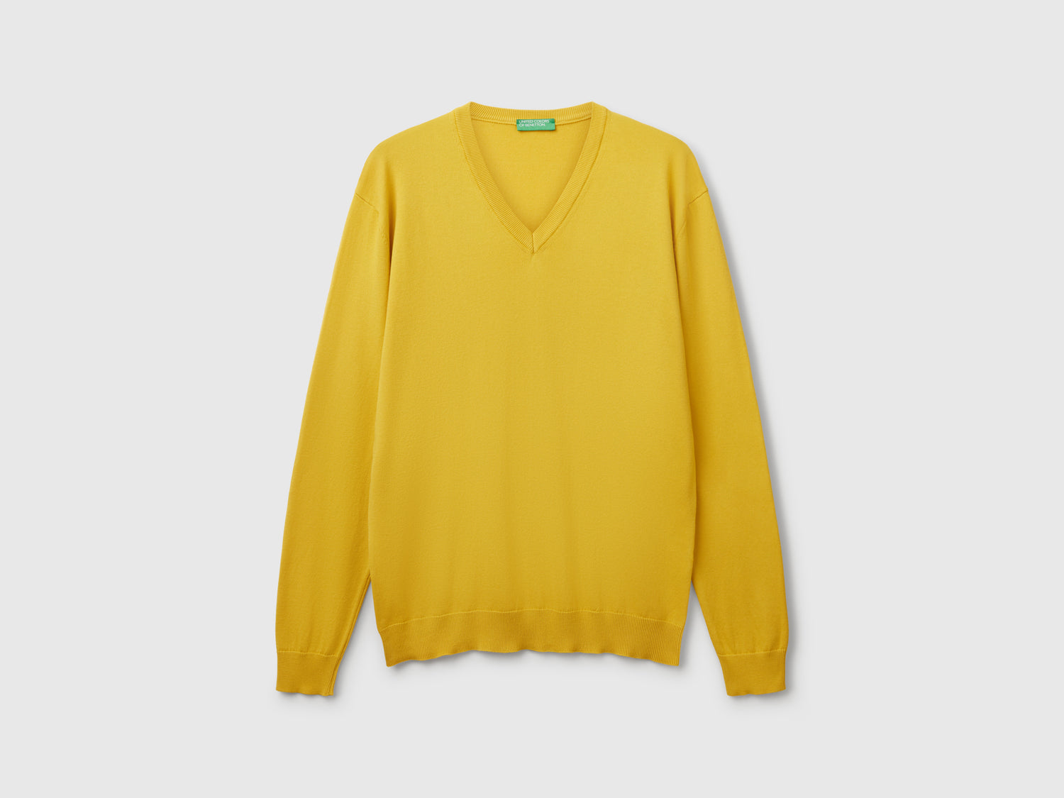 Maglia in puro cotone con scollo a V da uomo senape | Benetton Outlet