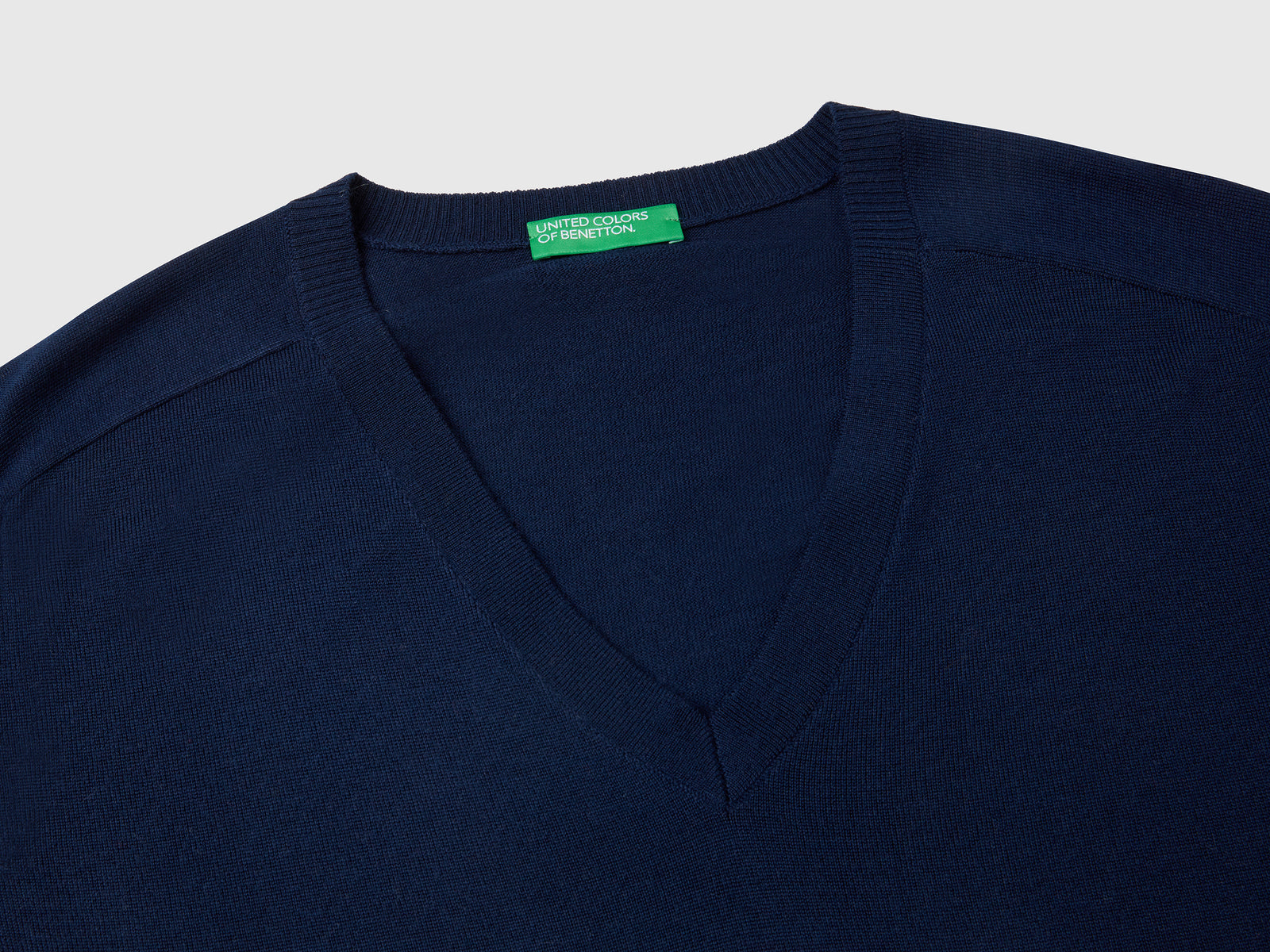 Maglia con scollo a V in pura lana Merino da donna blu scuro 3 | Benetton Outlet