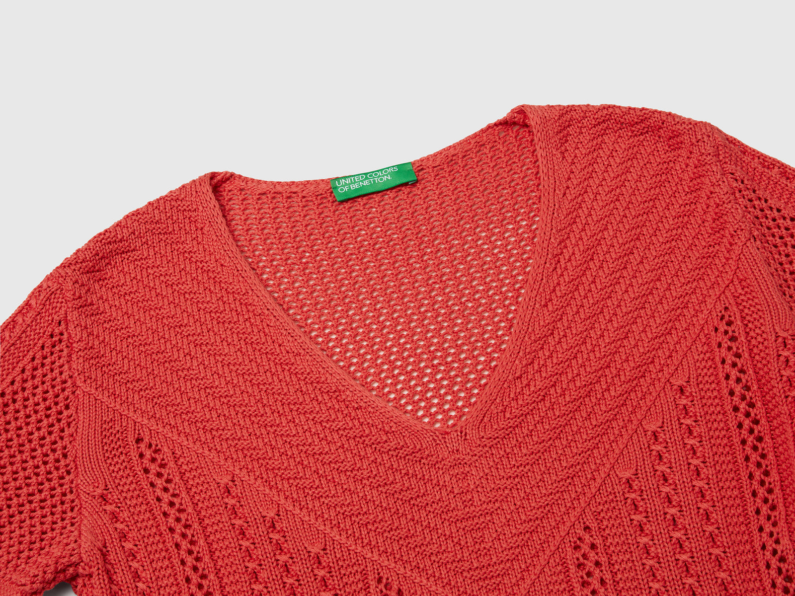 Maglioncino con trafori da donna rosso mattone 3 | Benetton Outlet