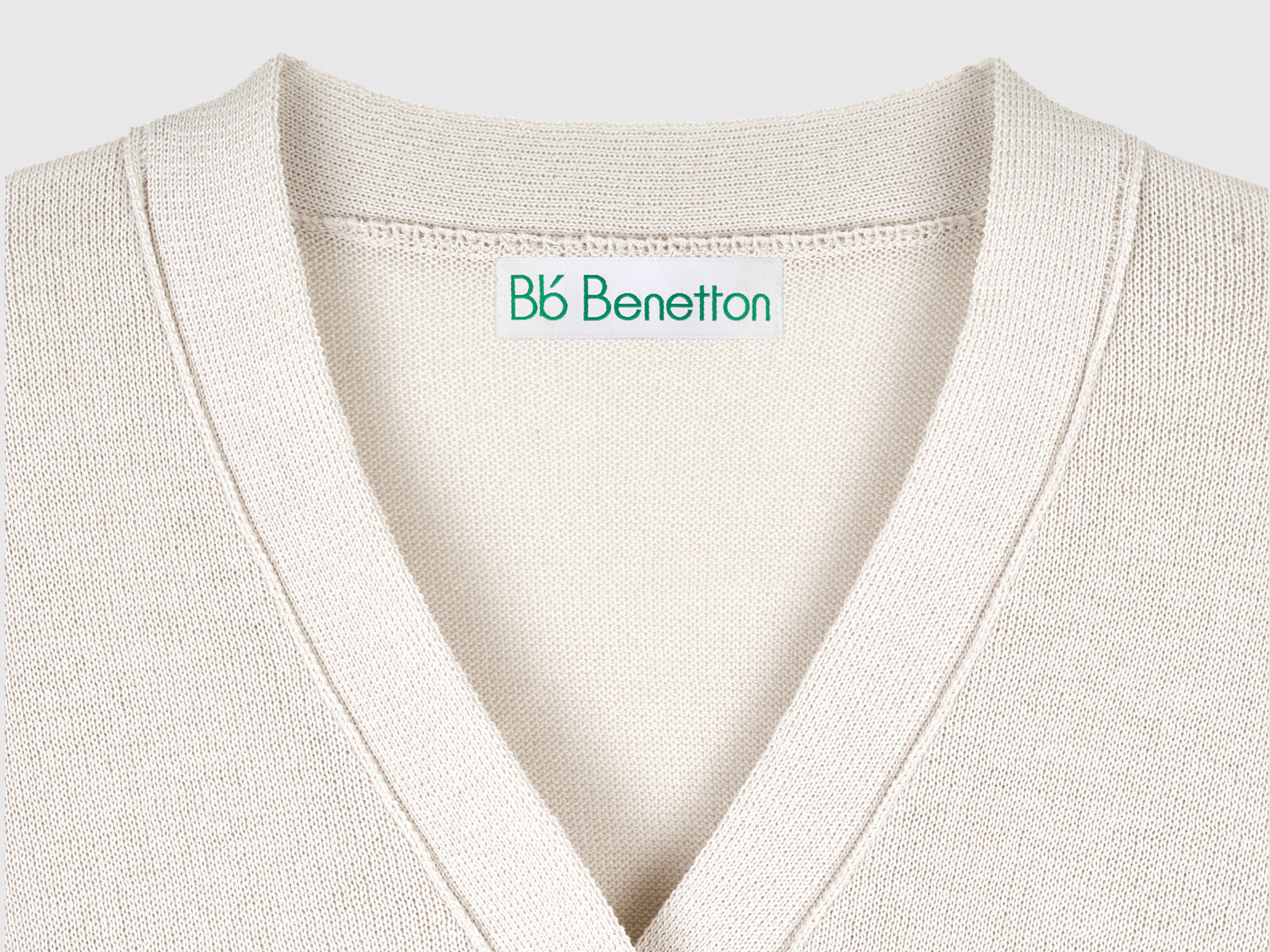V-neck knitted cardigan da donna bianco panna 3 | Benetton Outlet
