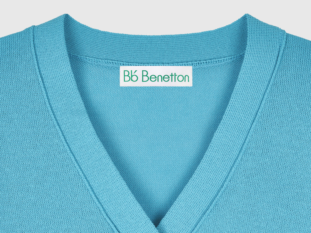 V-neck knitted cardigan