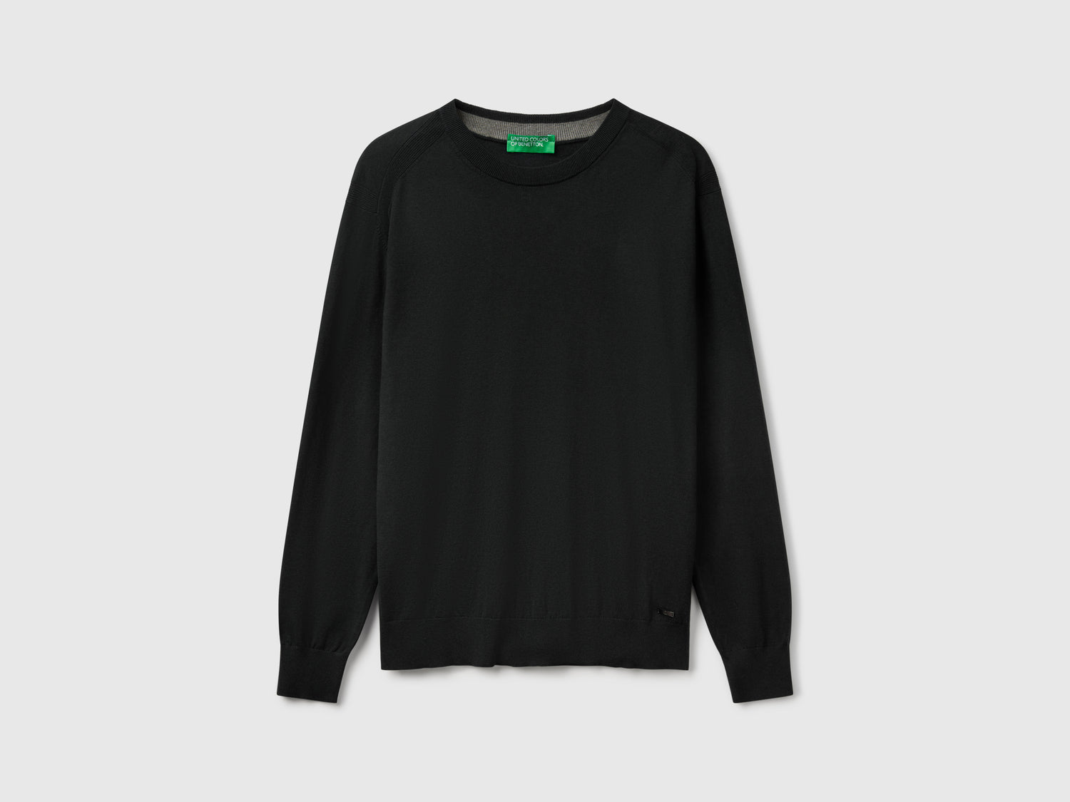 Maglione in misto viscosa e seta da uomo nero | Benetton Outlet