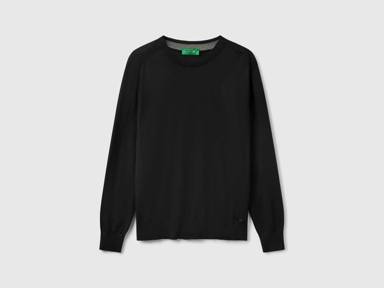 Maglione in misto viscosa e seta da uomo nero | Benetton Outlet