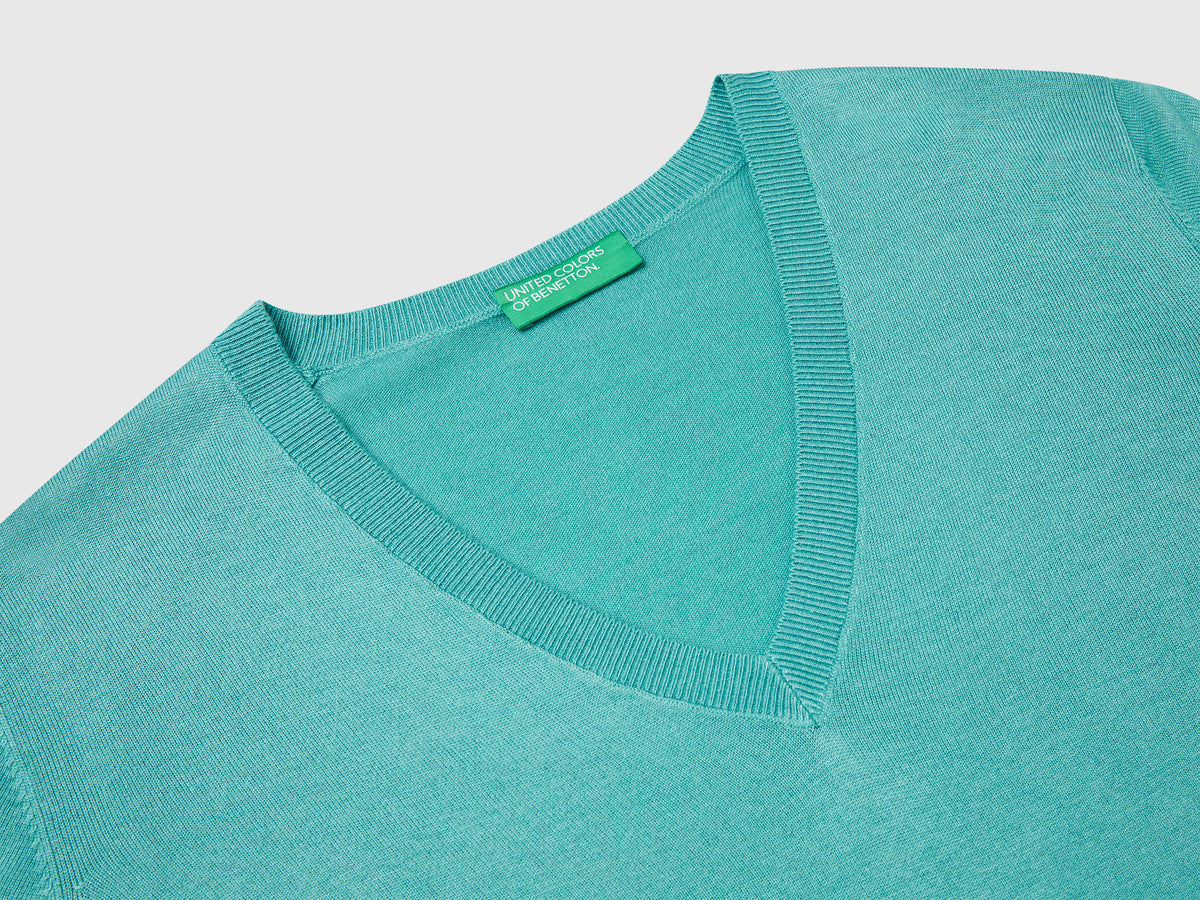 Maglia con scollo a V in misto seta