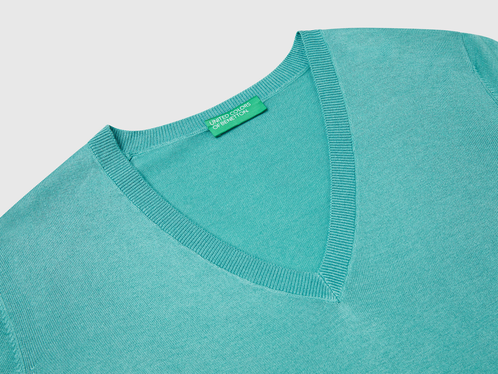 Maglia con scollo a V in misto seta da donna verde acqua 3 | Benetton Outlet