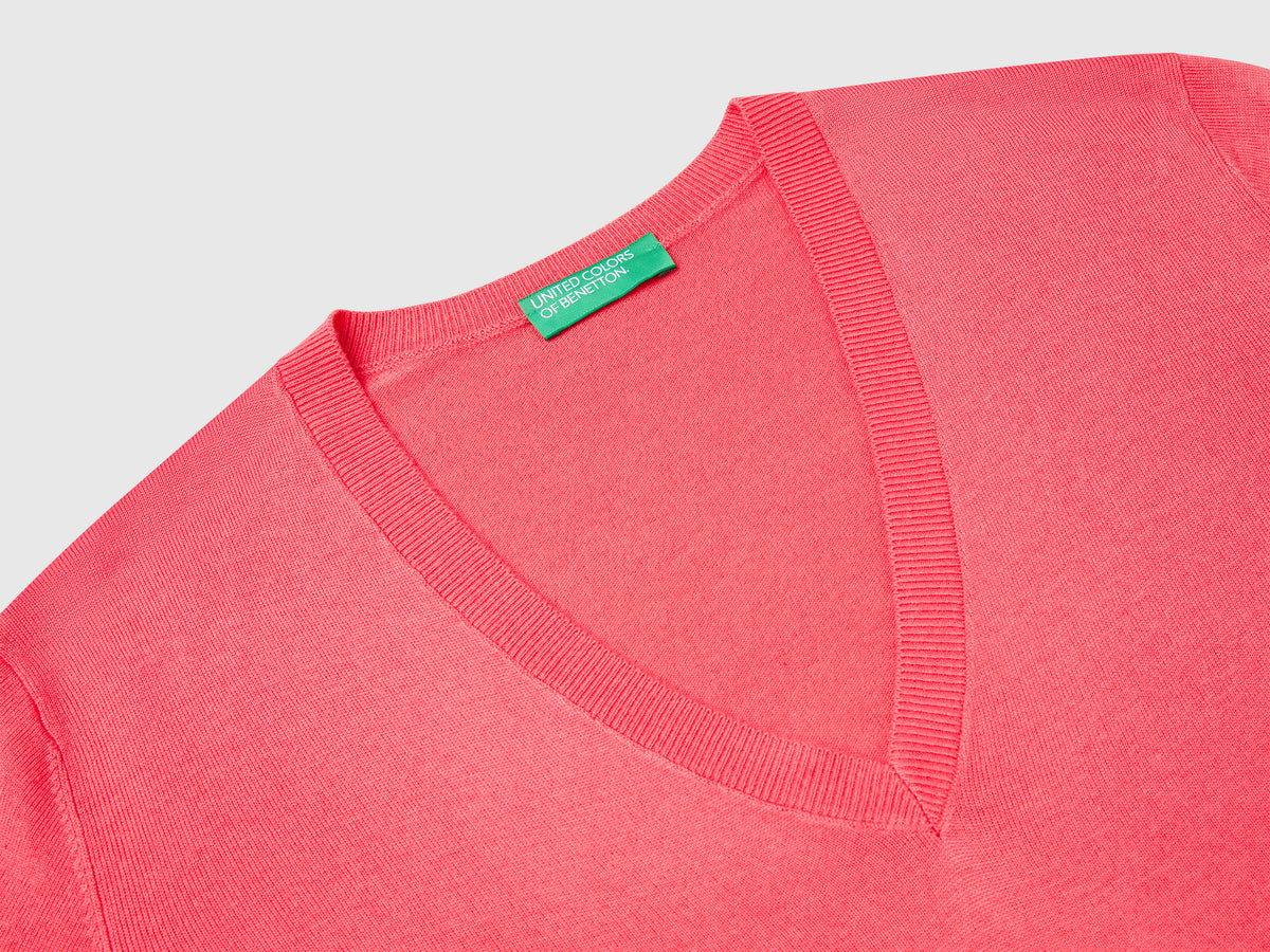 Maglia con scollo a V in misto seta