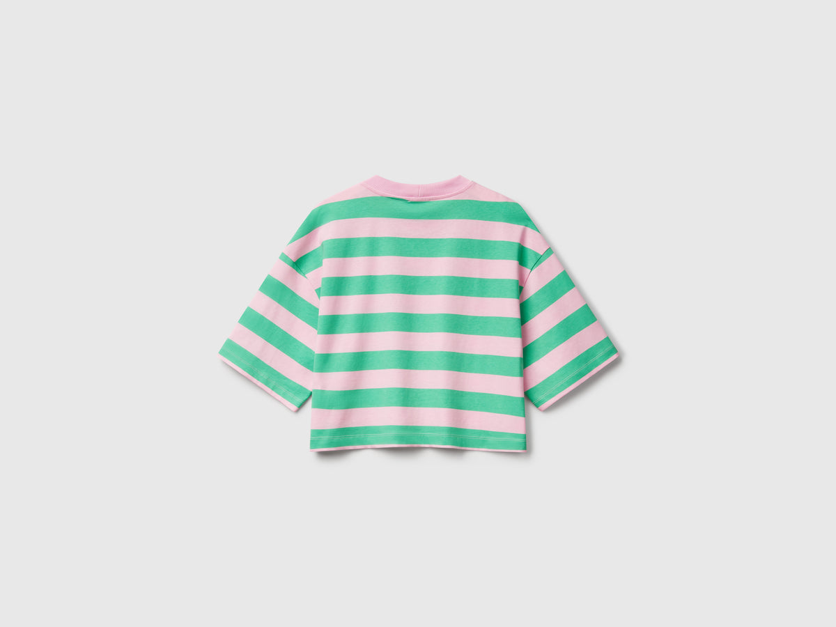 T-shirt a righe e rosa