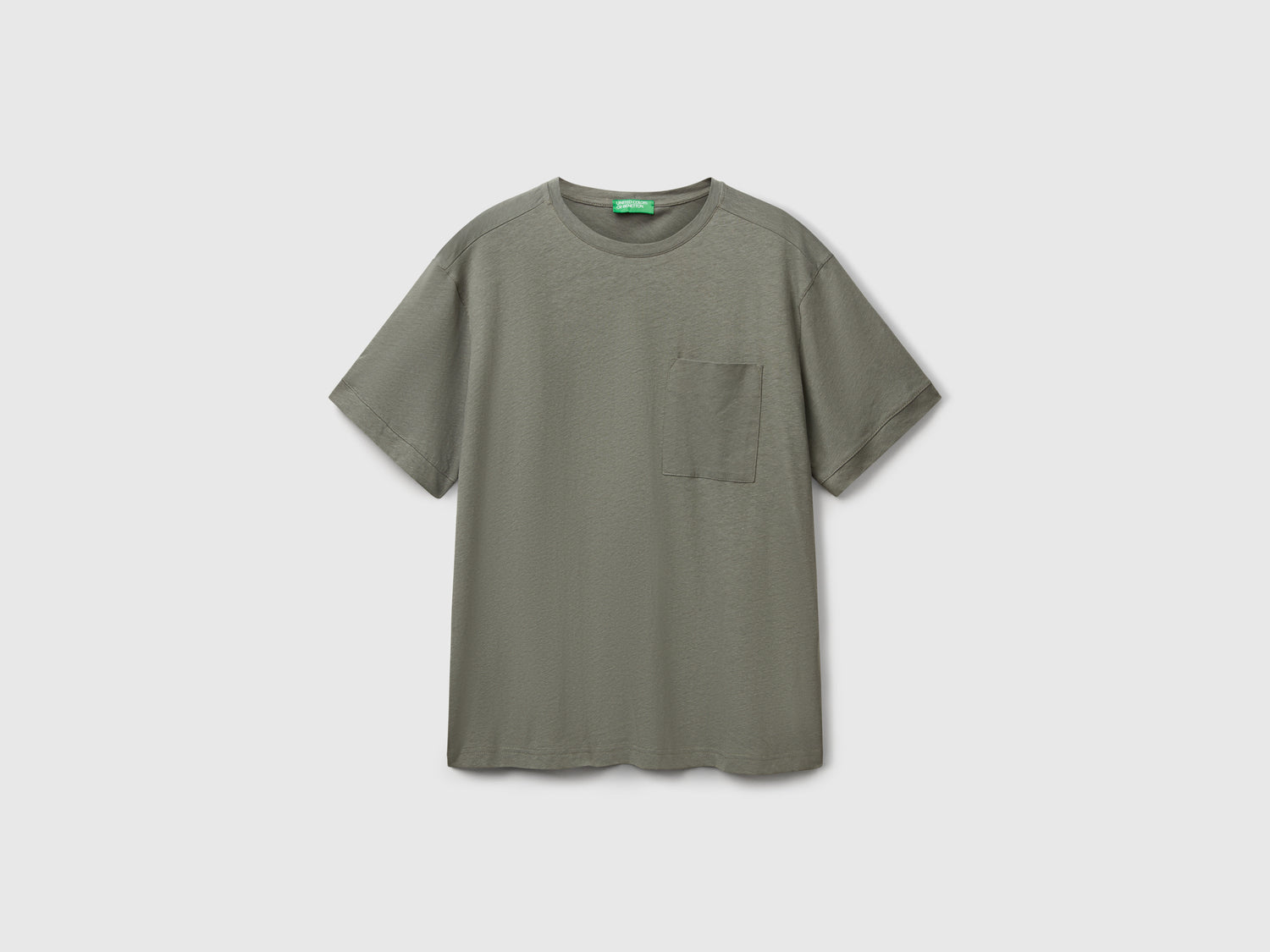 Maglietta con taschino in misto lino da uomo verde militare | Benetton Outlet
