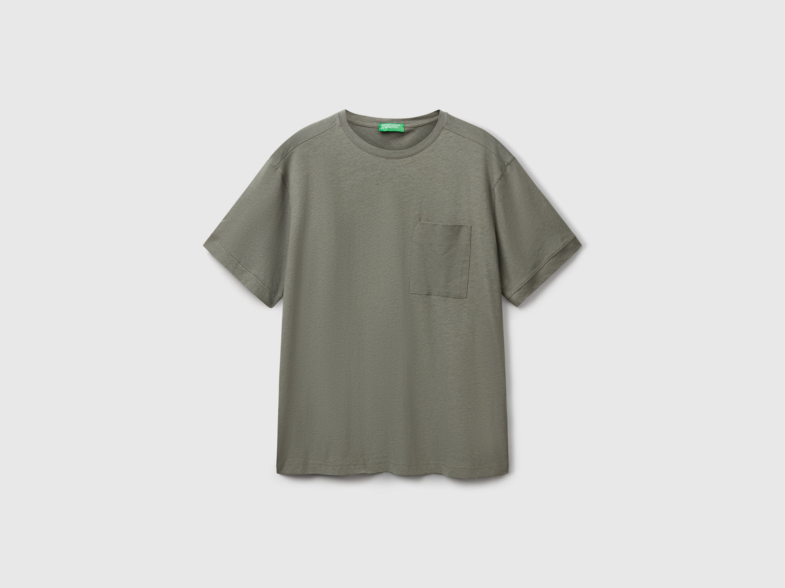 Maglietta con taschino in misto lino da uomo verde militare | Benetton Outlet