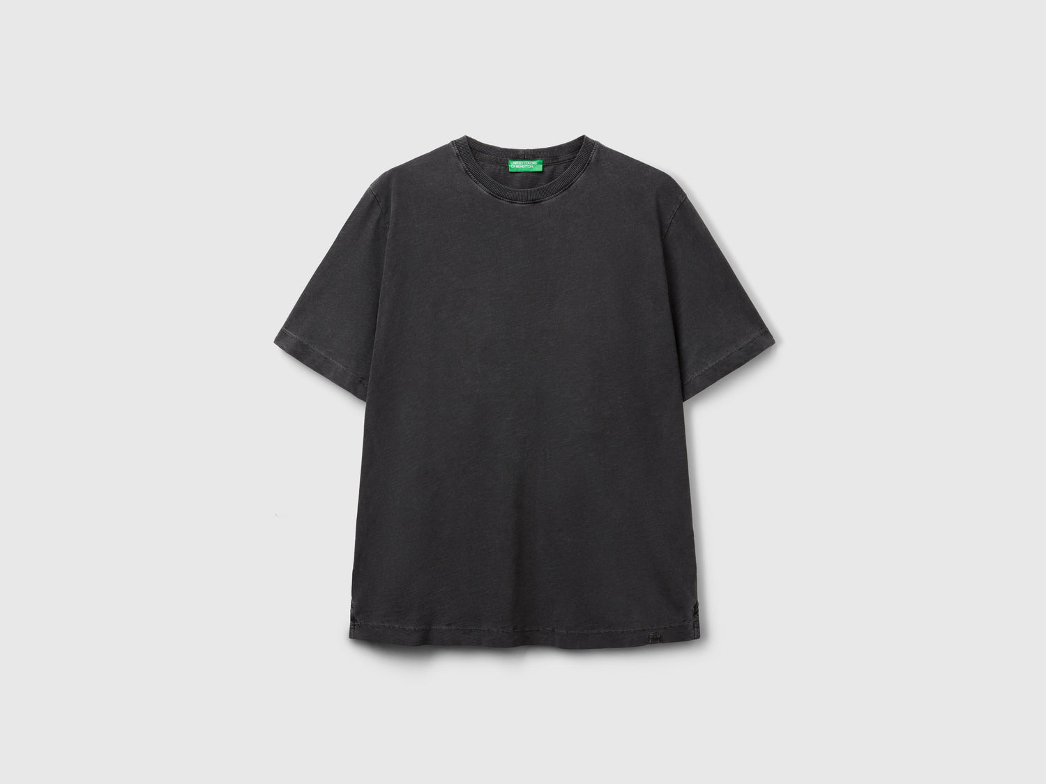 T-shirt leggera da uomo grigio scuro | Benetton Outlet