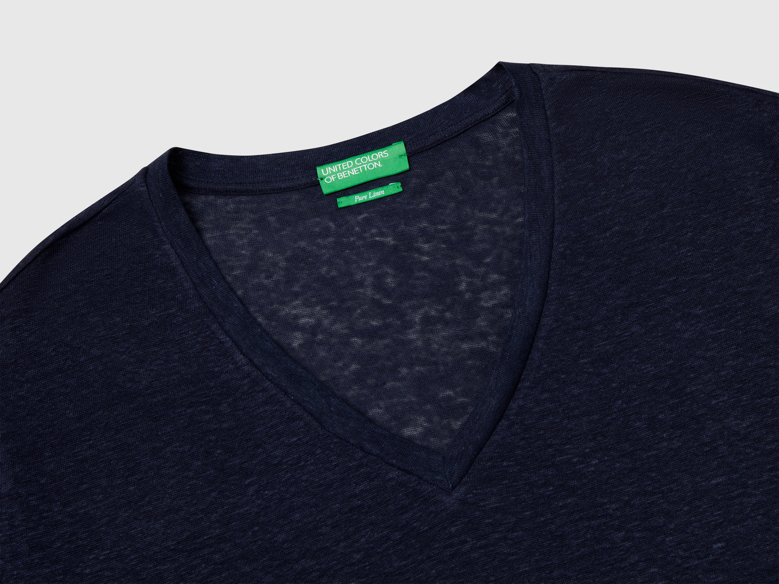 T-shirt scollo a V in puro lino da donna blu scuro 3 | Benetton Outlet