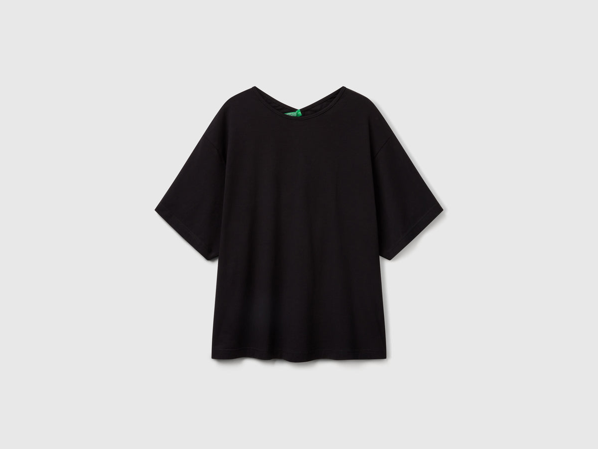 T-shirt con incrocio sul retro