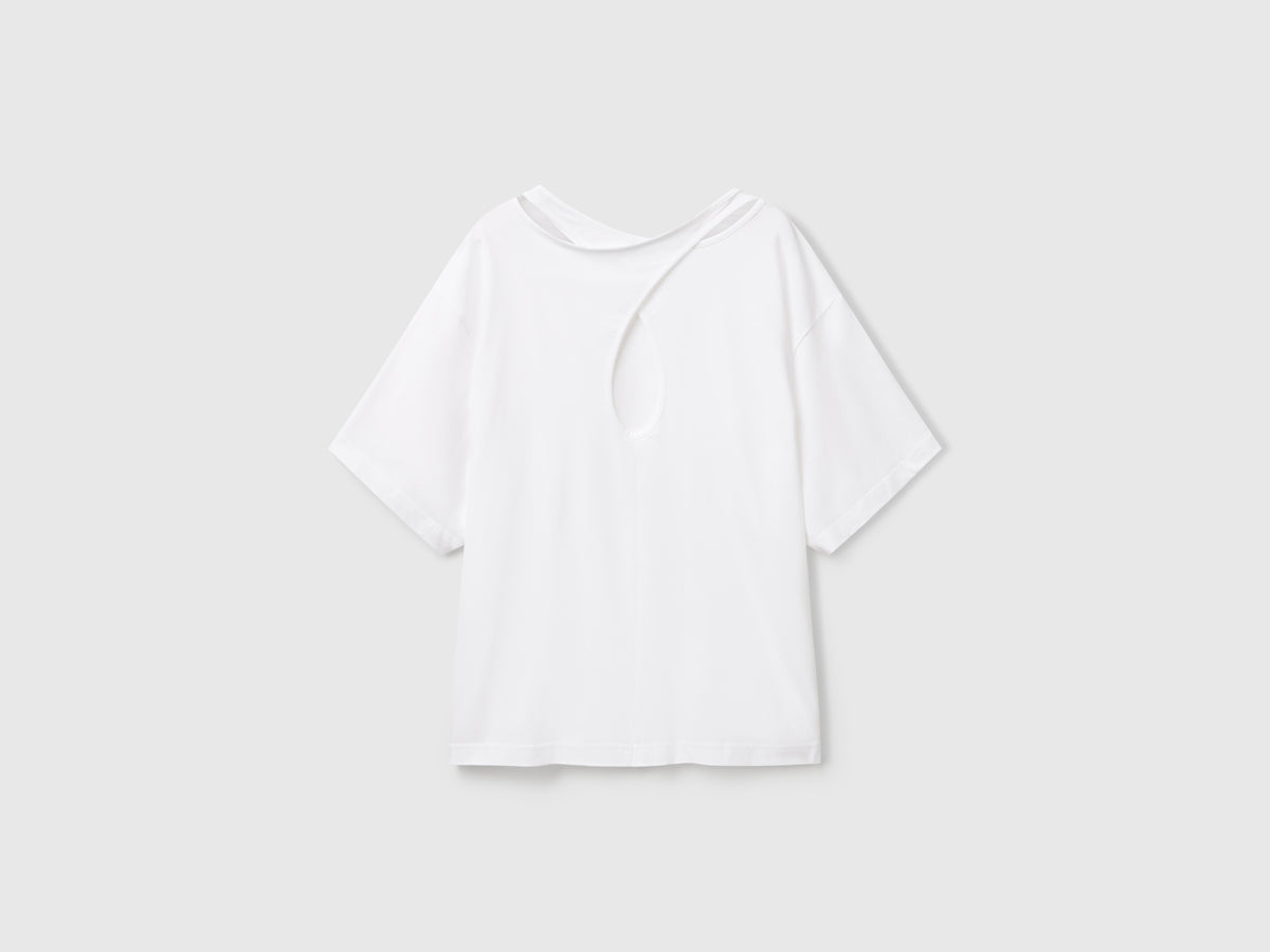 T-shirt con incrocio sul retro