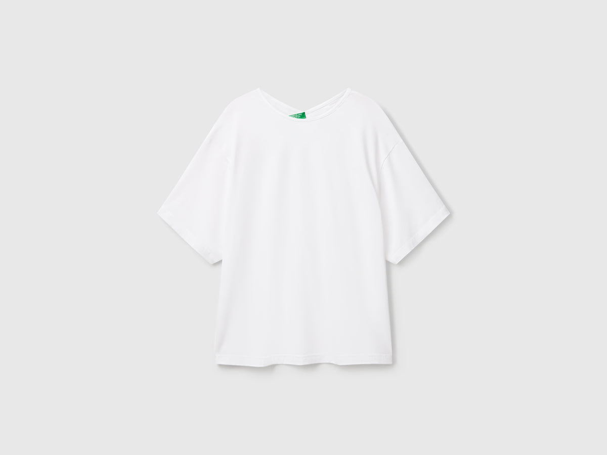 T-shirt con incrocio sul retro