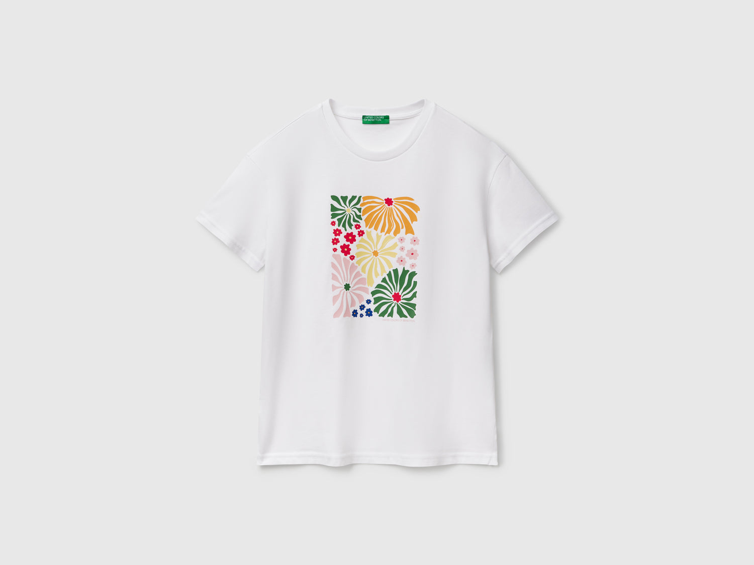 Regular T-shirt with flower print da donna bianco | Benetton Outlet