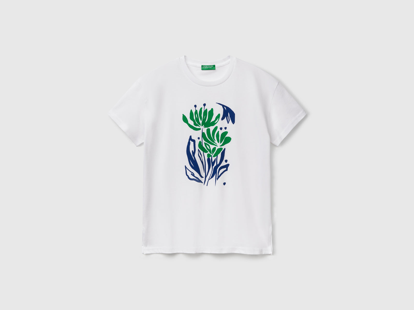 Regular T-shirt with flower print da donna bianco | Benetton Outlet