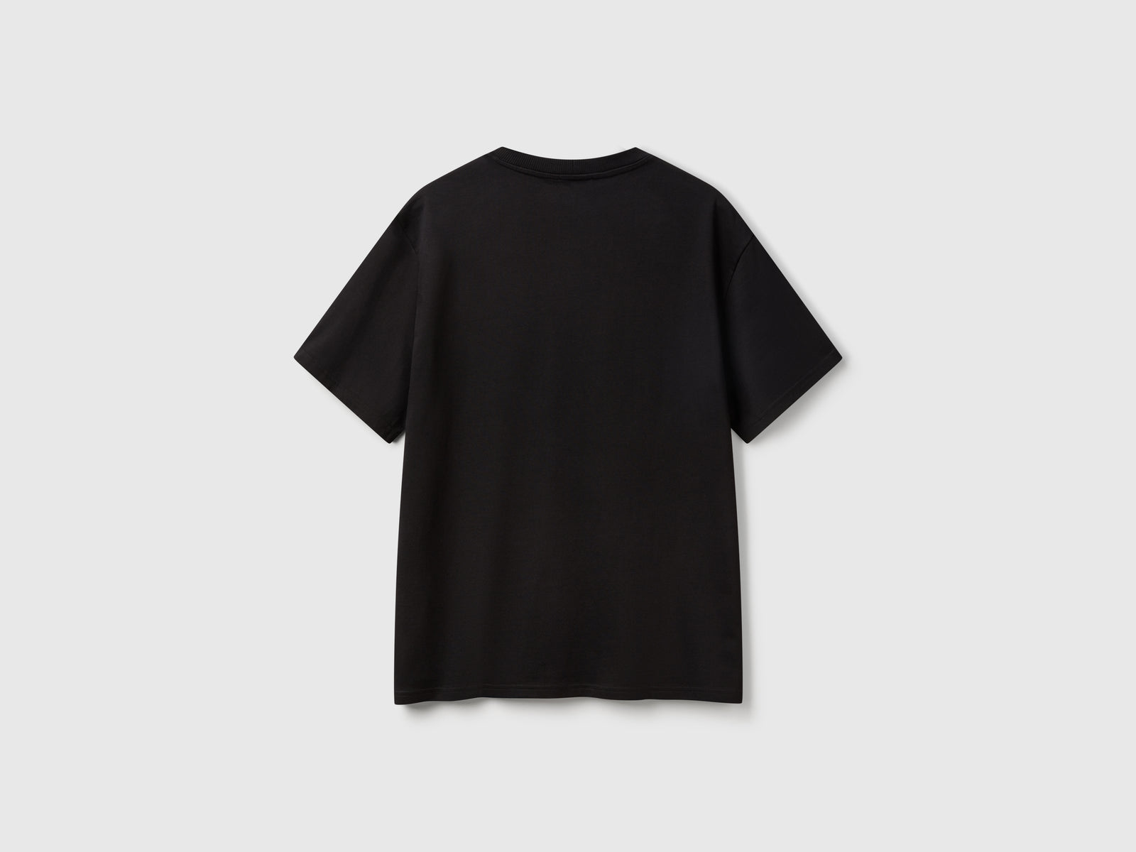T-shirt over fit con patch da uomo nero 2 | Benetton Outlet