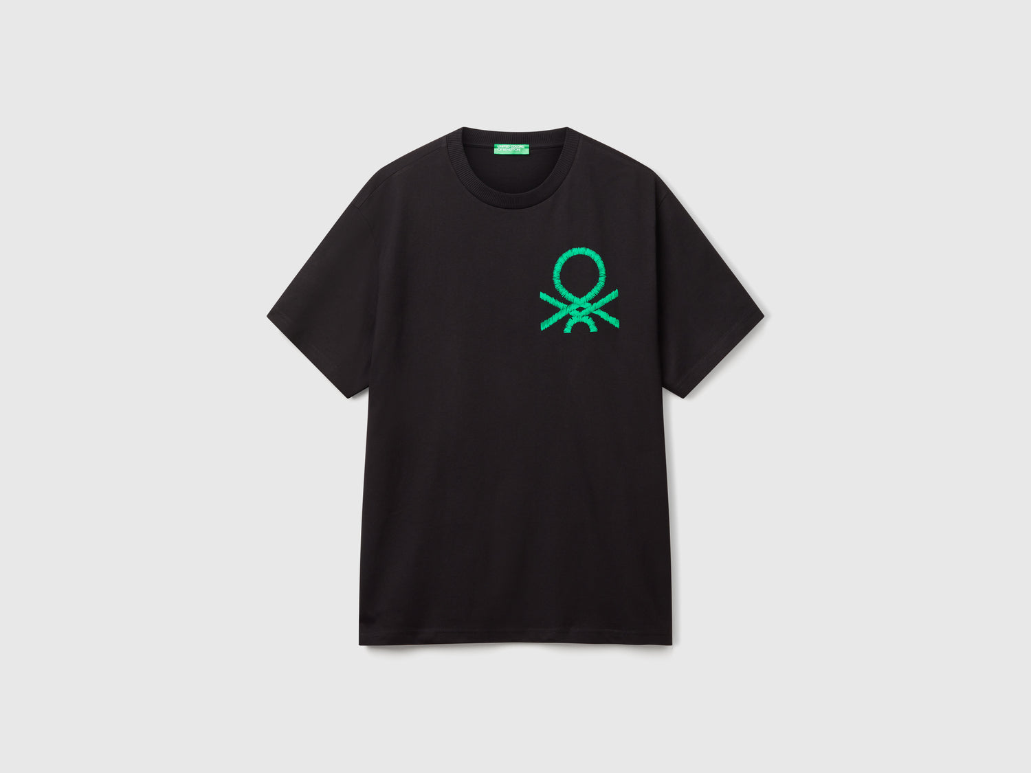 T-shirt con ricamo logo da uomo nero | Benetton Outlet
