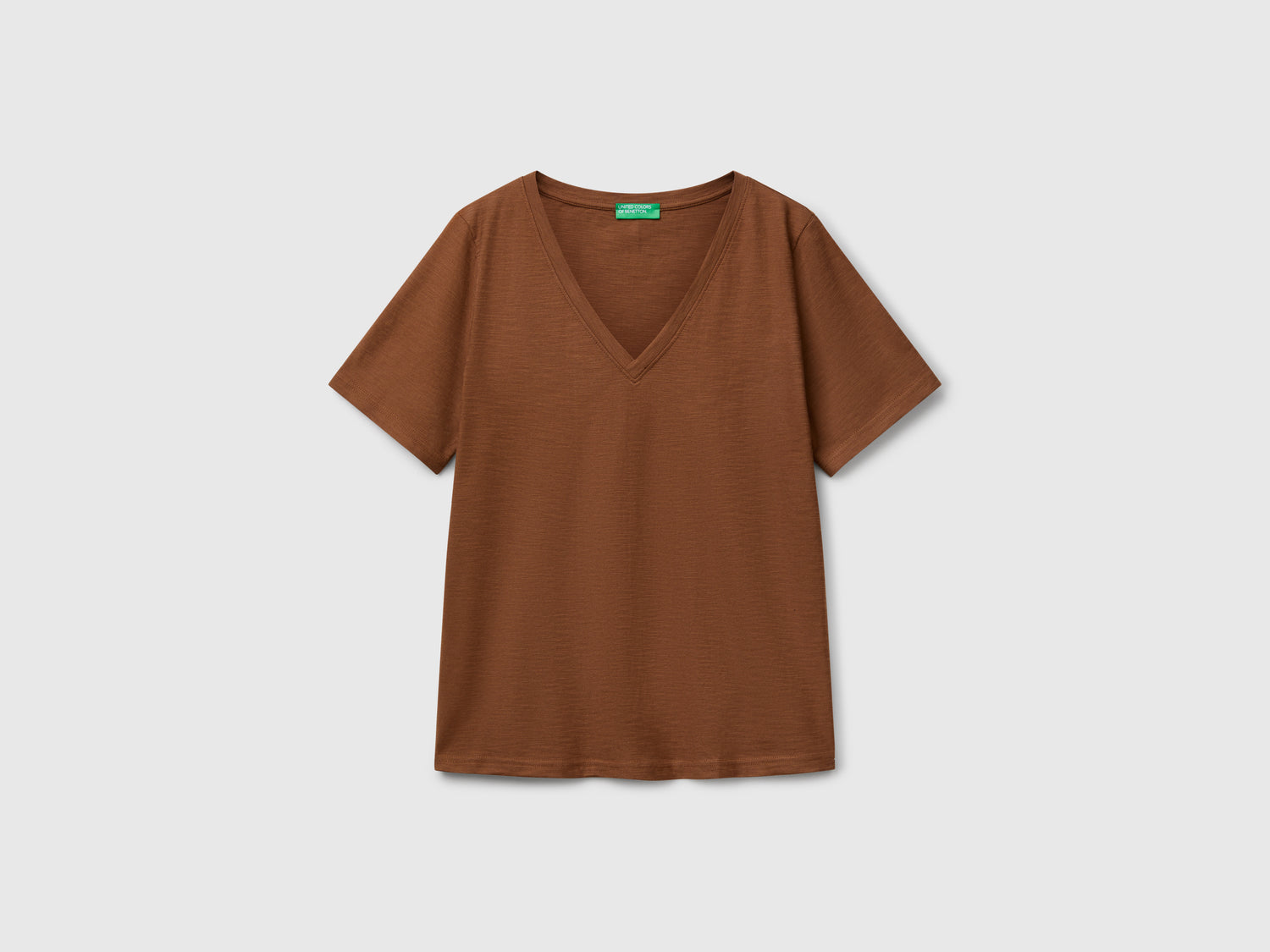 T-shirt scollo a V in cotone fiammato da donna marrone | Benetton Outlet