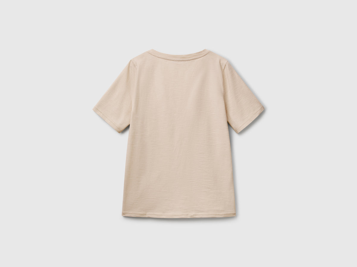 T-shirt scollo a V in cotone fiammato