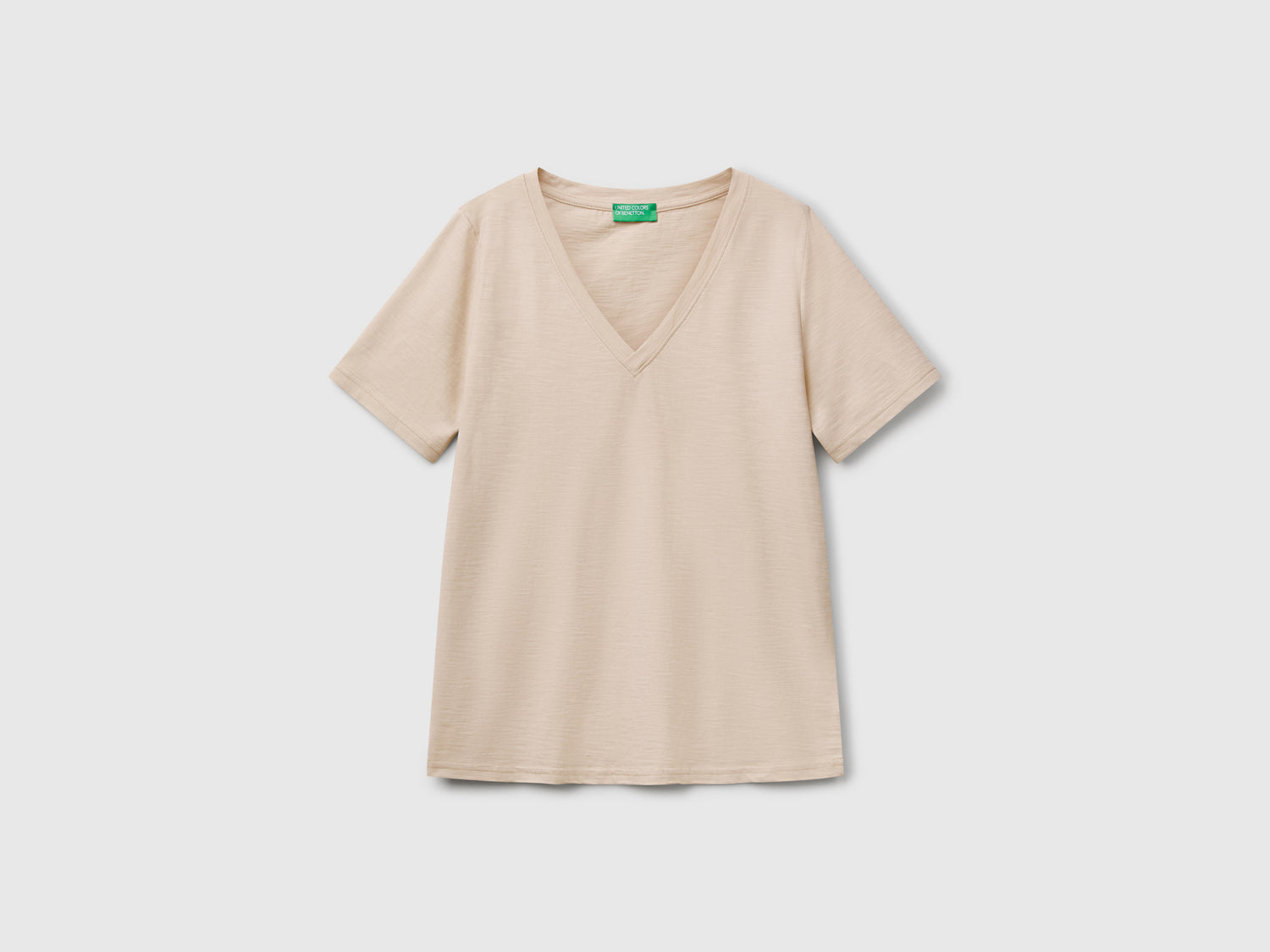T-shirt scollo a V in cotone fiammato da donna cammello | Benetton Outlet