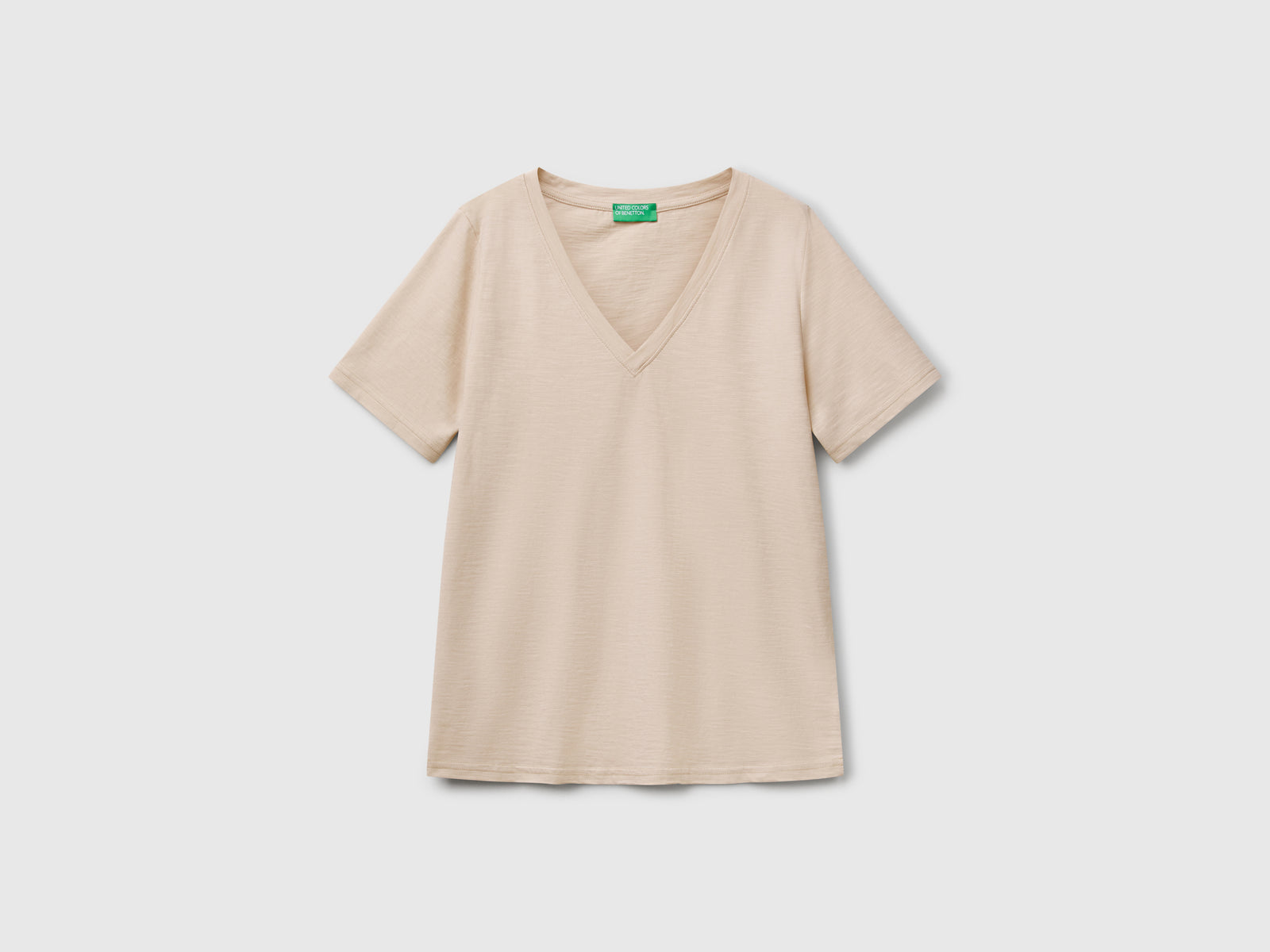 T-shirt scollo a V in cotone fiammato da donna cammello | Benetton Outlet