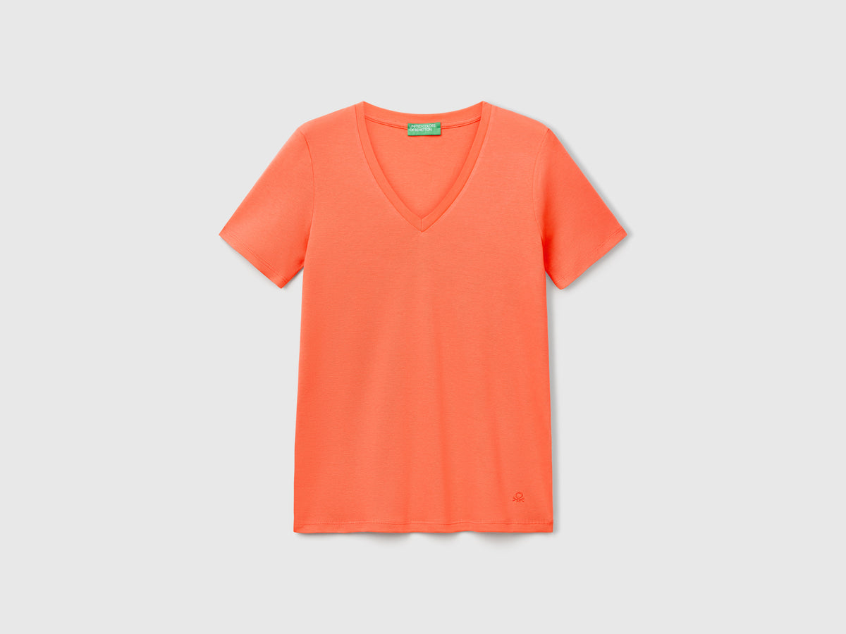 T-shirt corallo in puro cotone con scollo a V