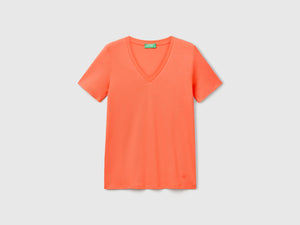 T-shirt corallo in puro cotone con scollo a V