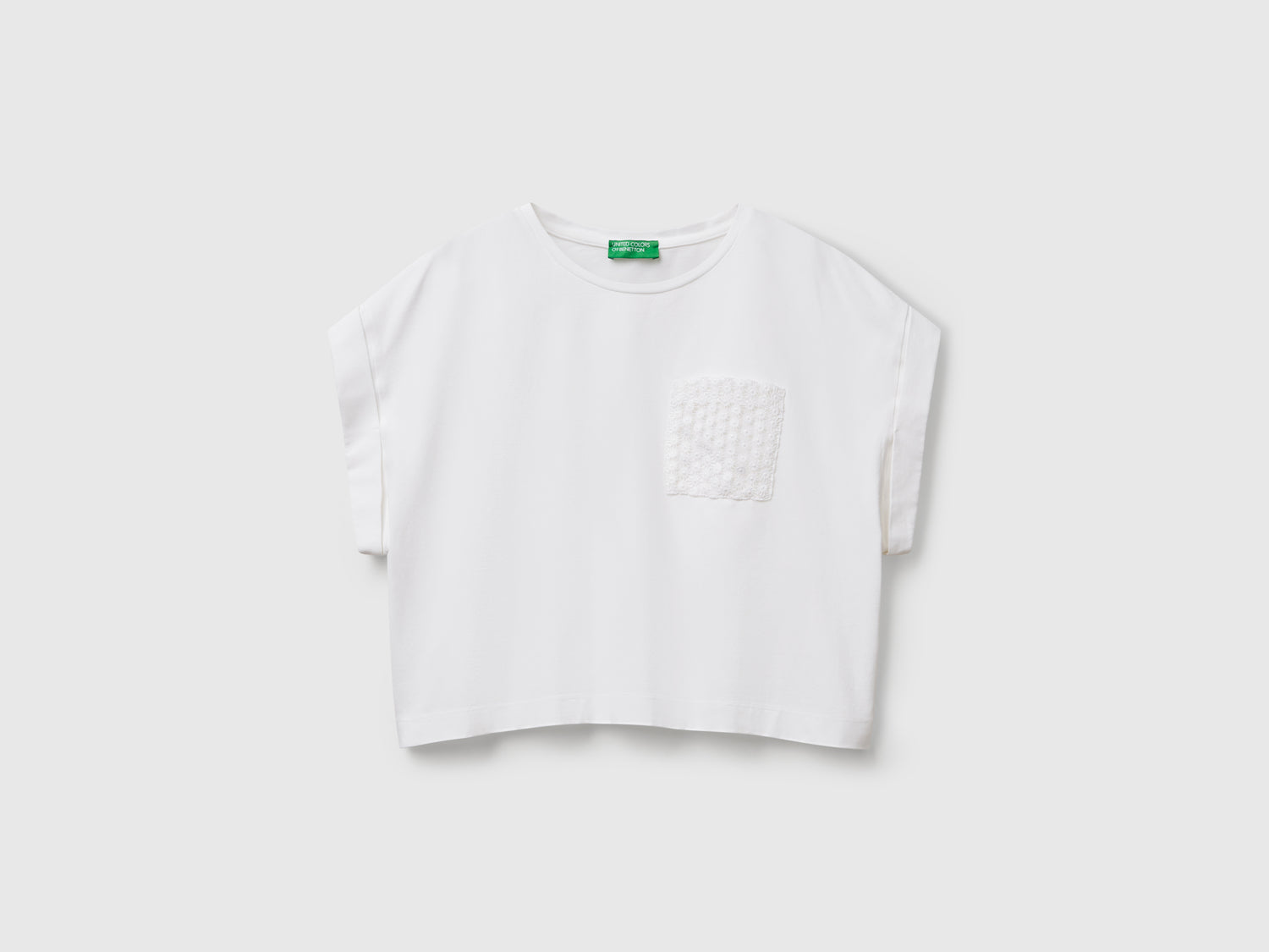 T-shirt con taschino macramè da donna bianco | Benetton Outlet