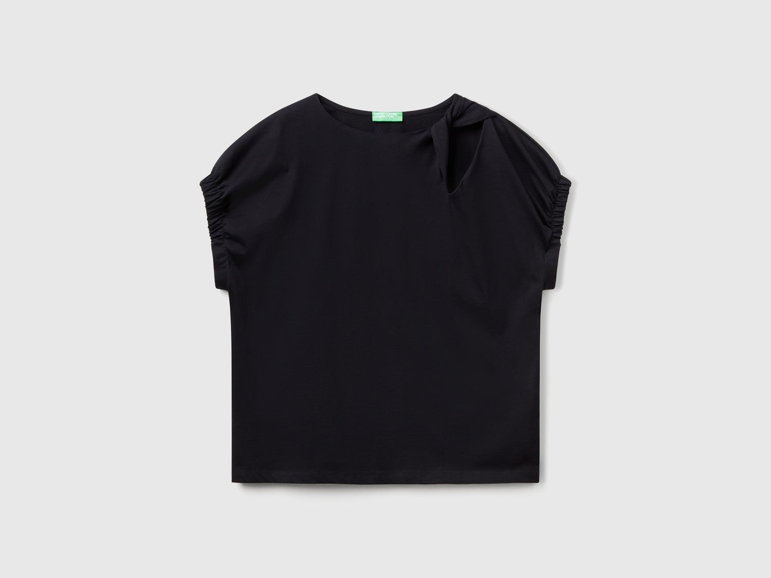 Maglietta con nodo e cut out da donna nero | Benetton Outlet