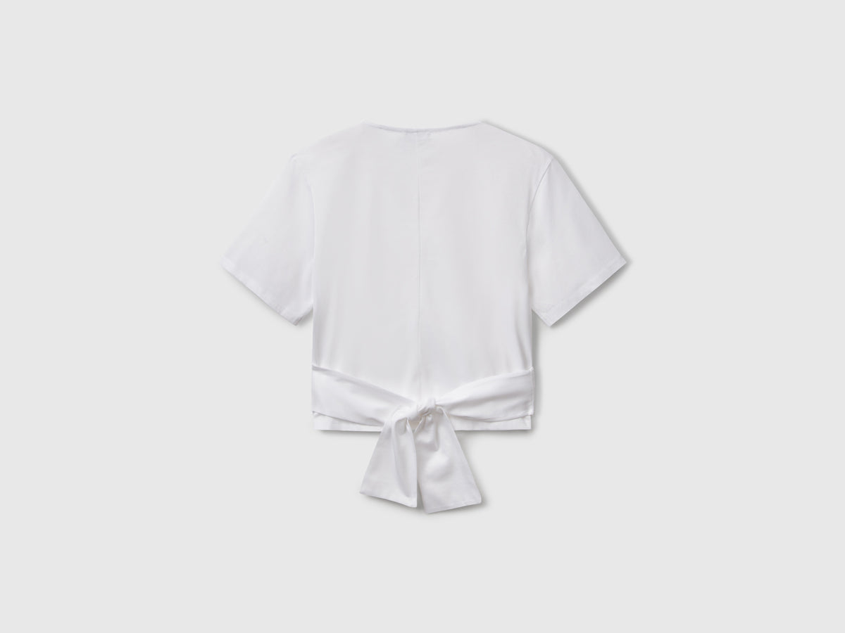 T-shirt with knot on the back