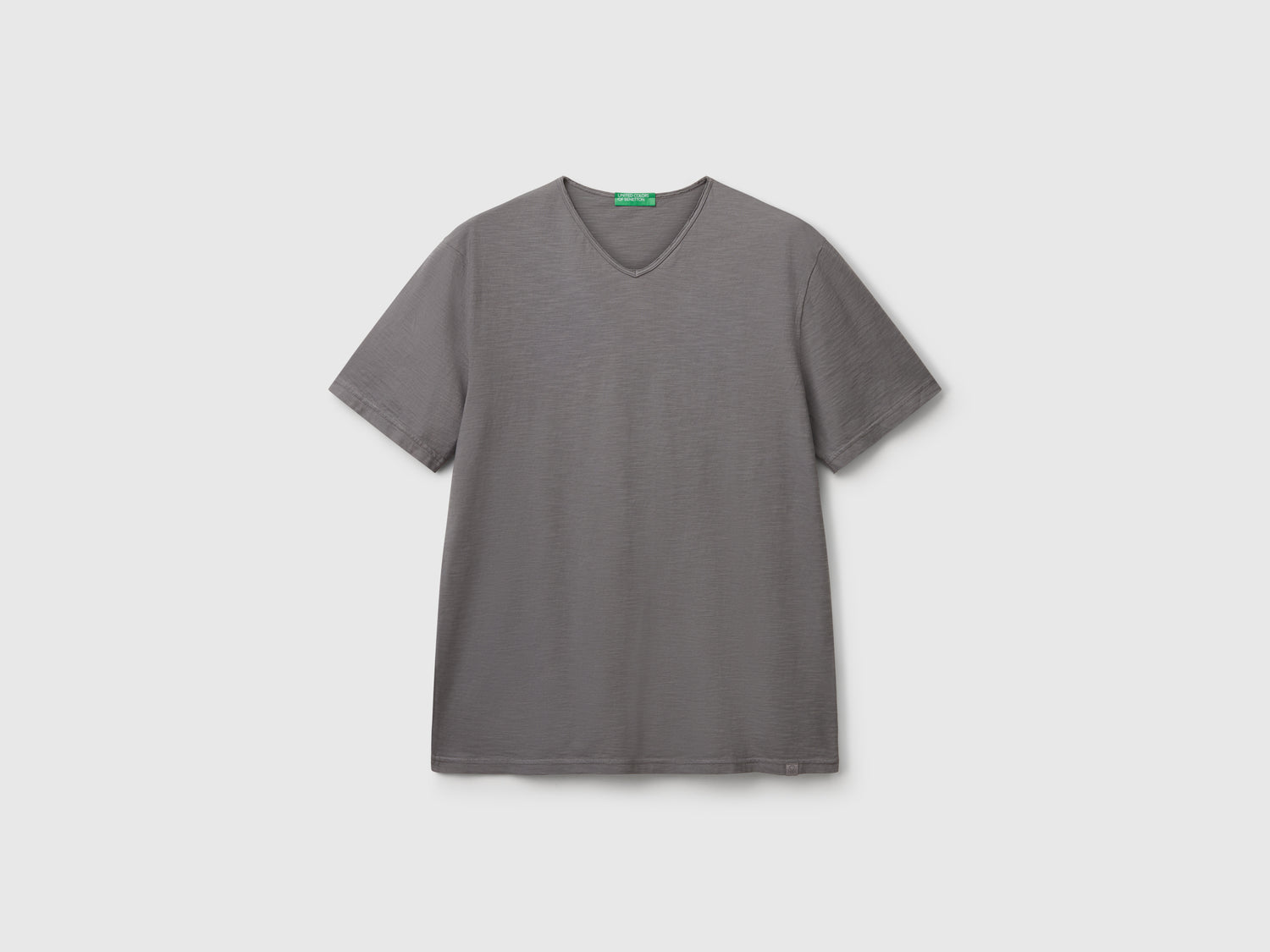 T-shirt 100% cotone con scollo a V da uomo grigio scuro | Benetton Outlet