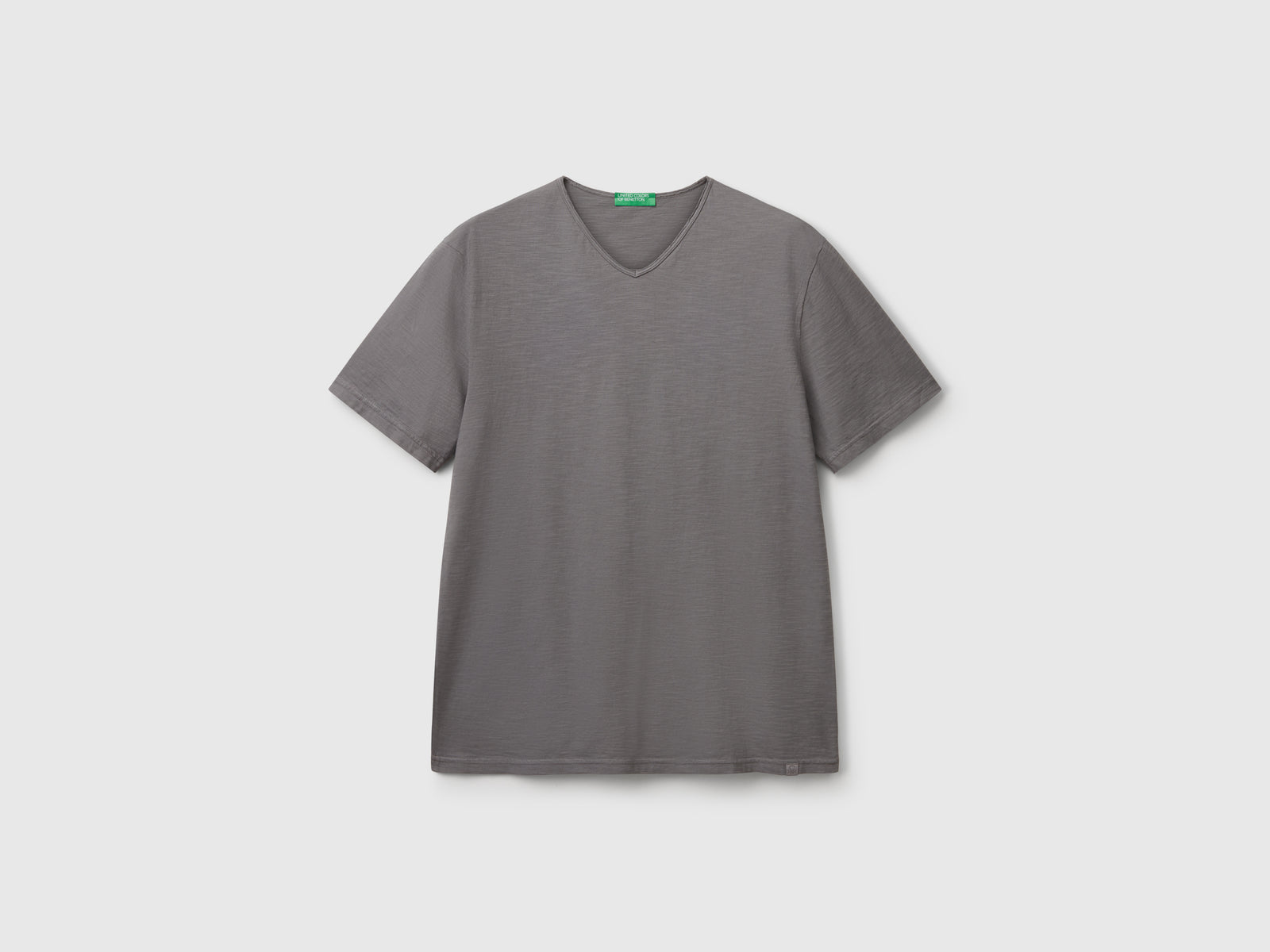 T-shirt 100% cotone con scollo a V da uomo grigio scuro | Benetton Outlet