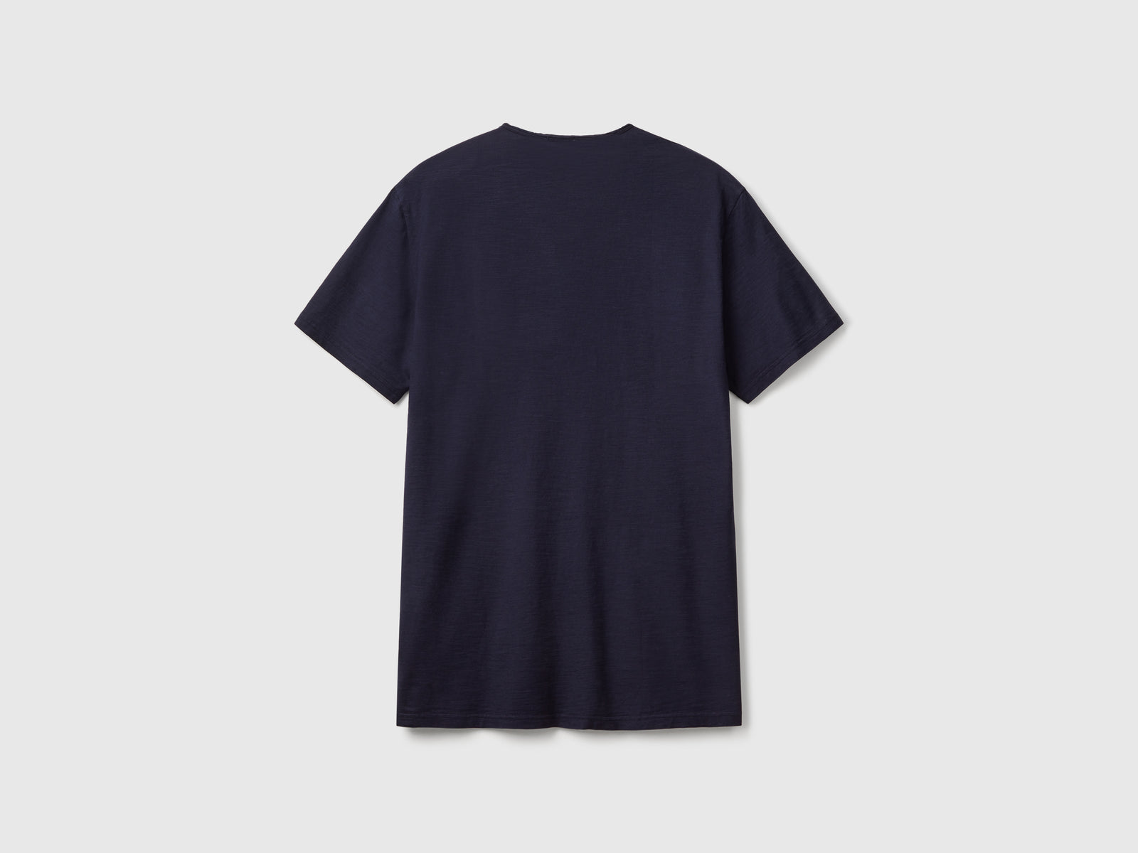 T-shirt 100% cotone con scollo a V da uomo blu scuro 2 | Benetton Outlet