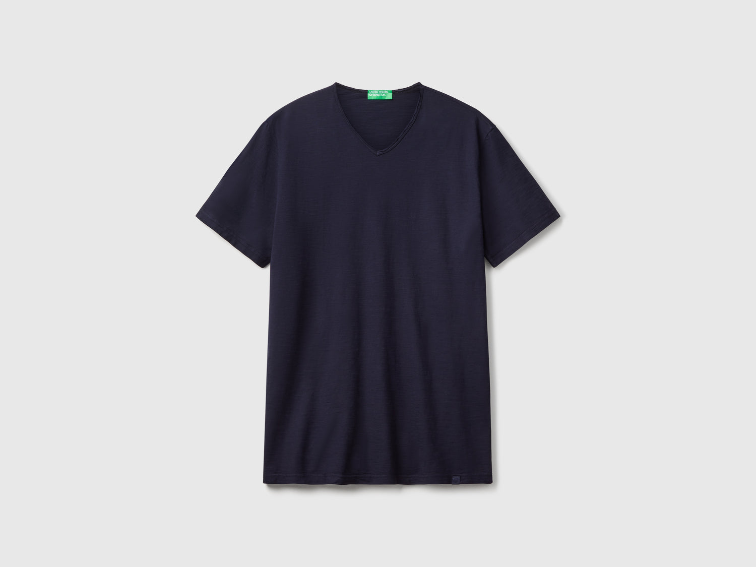 T-shirt 100% cotone con scollo a V da uomo blu scuro | Benetton Outlet