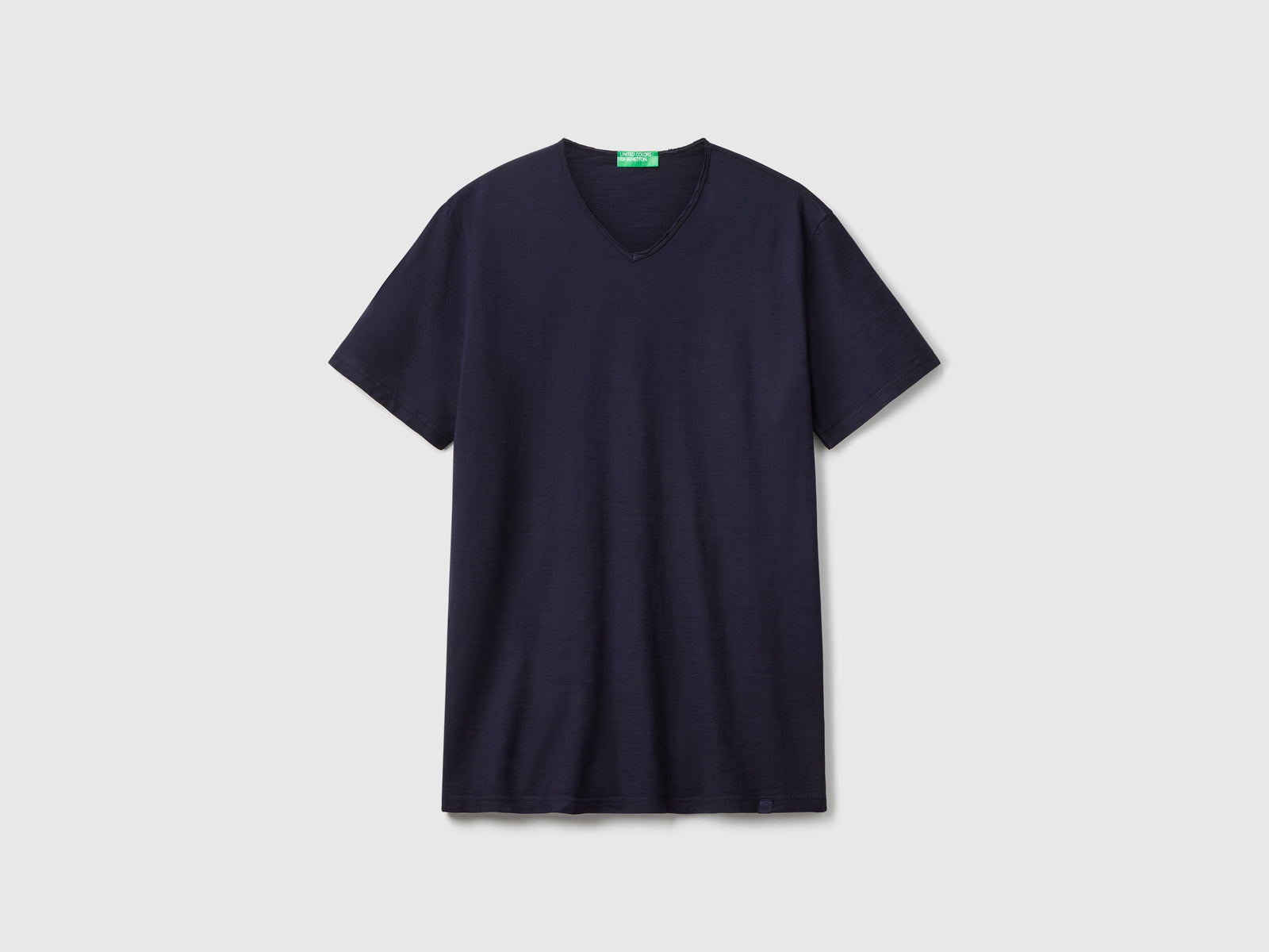 T-shirt 100% cotone con scollo a V da uomo blu scuro | Benetton Outlet