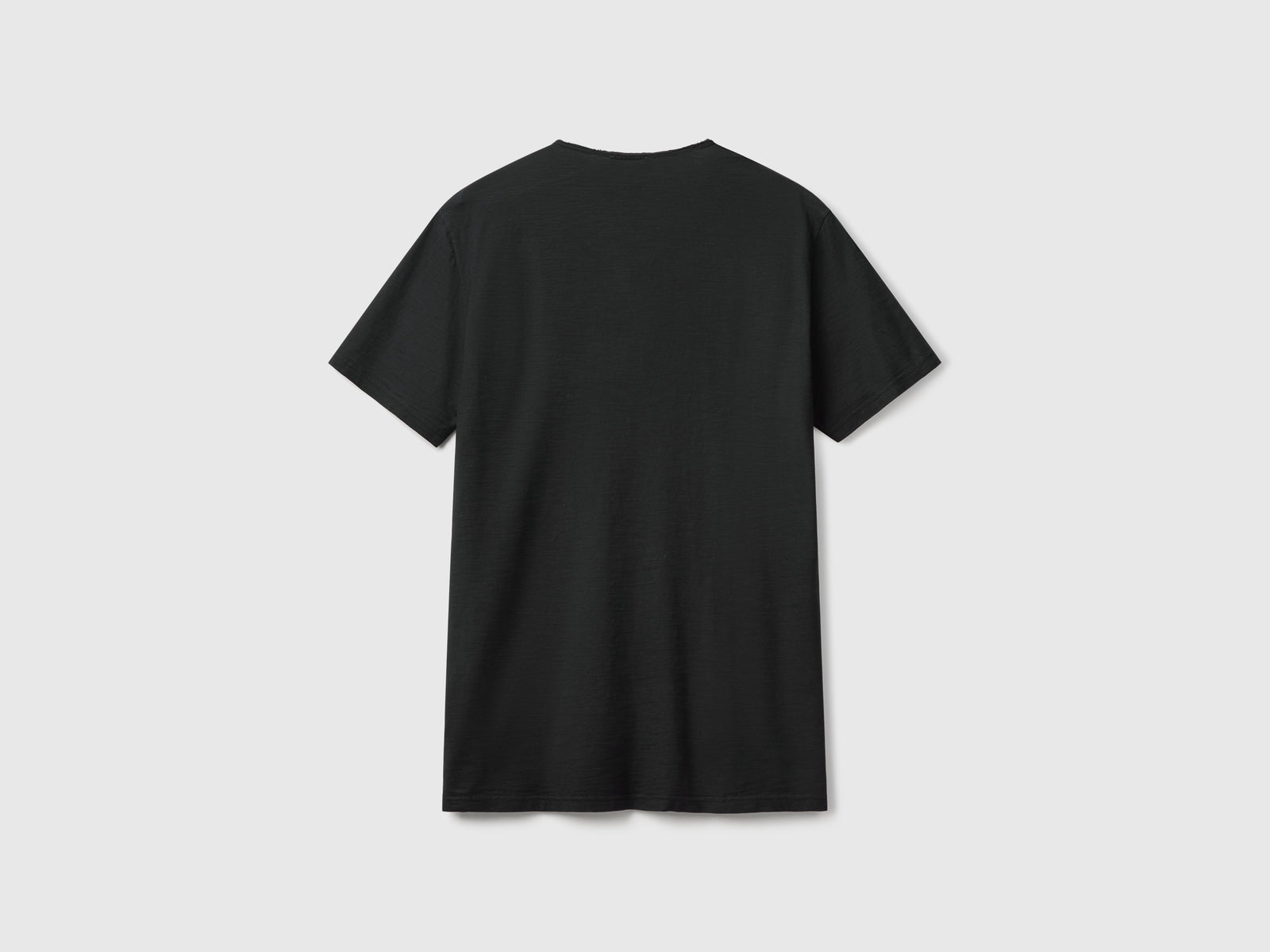 T-shirt 100% cotone con scollo a V da uomo nero 2 | Benetton Outlet