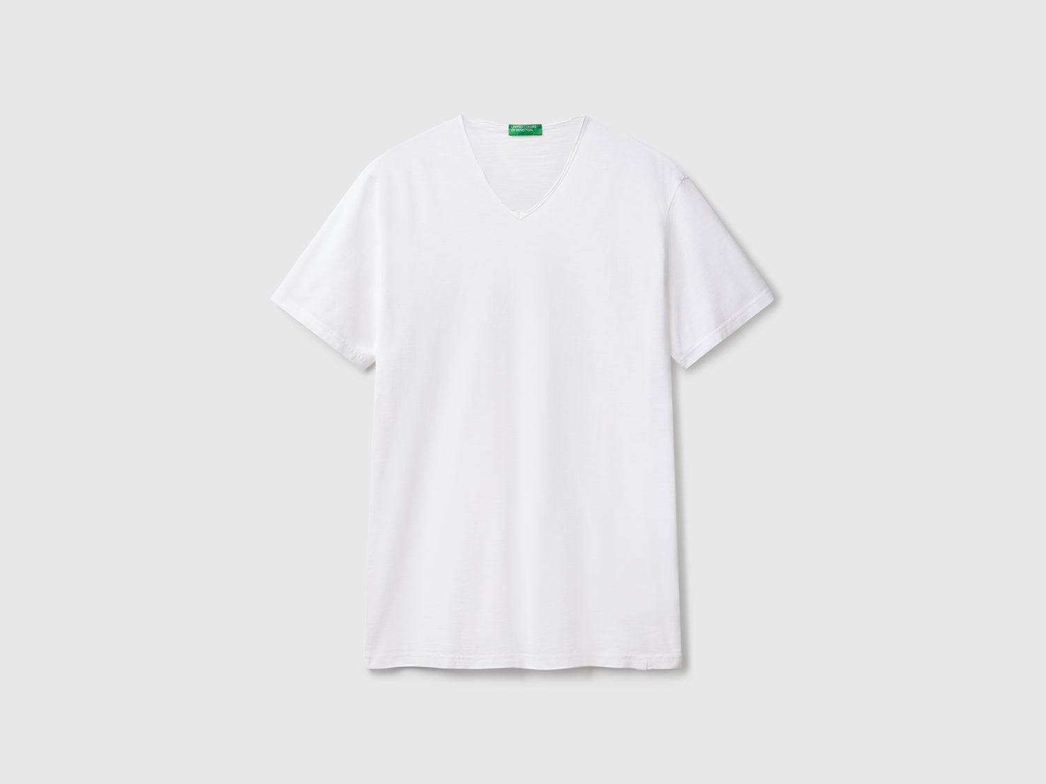 T-shirt 100% cotone con scollo a V da uomo bianco | Benetton Outlet