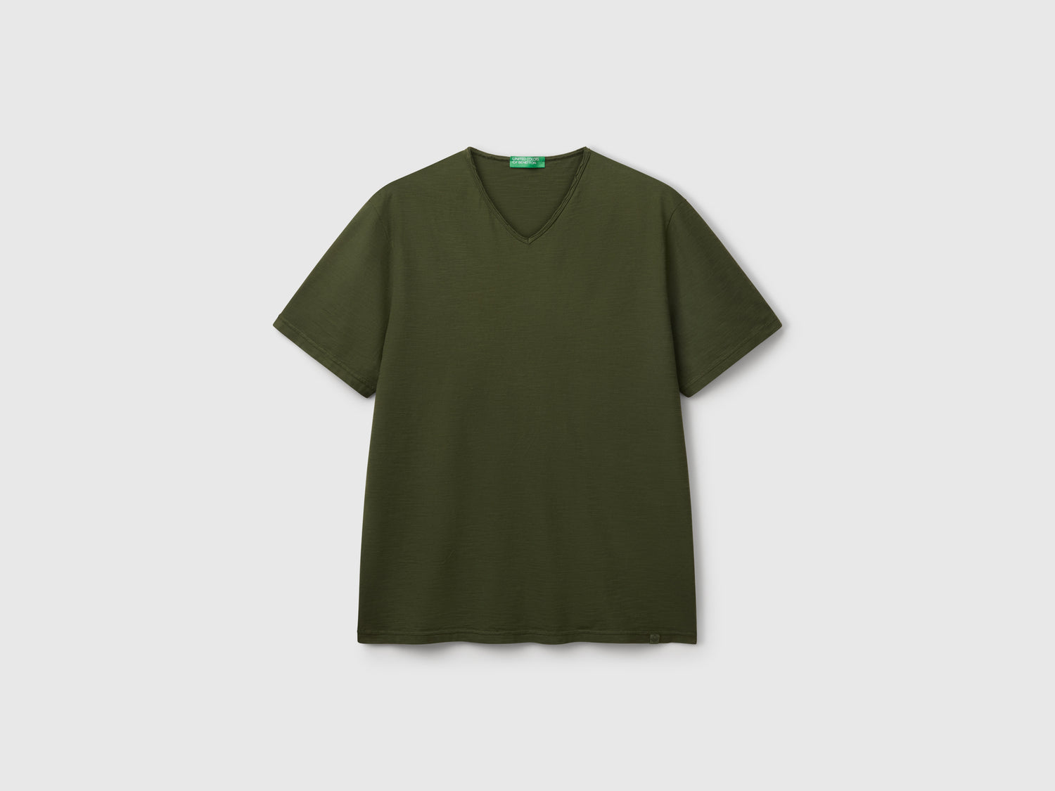 T-shirt 100% cotone con scollo a V da uomo verde oliva | Benetton Outlet