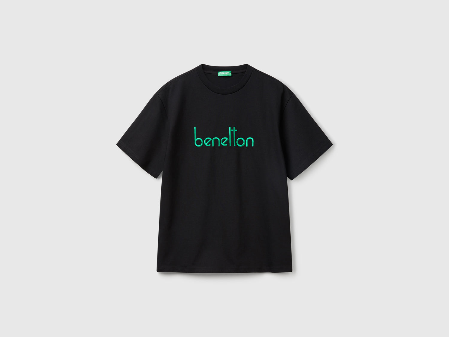 T-shirt over fit con ricamo logo da uomo nero | Benetton Outlet