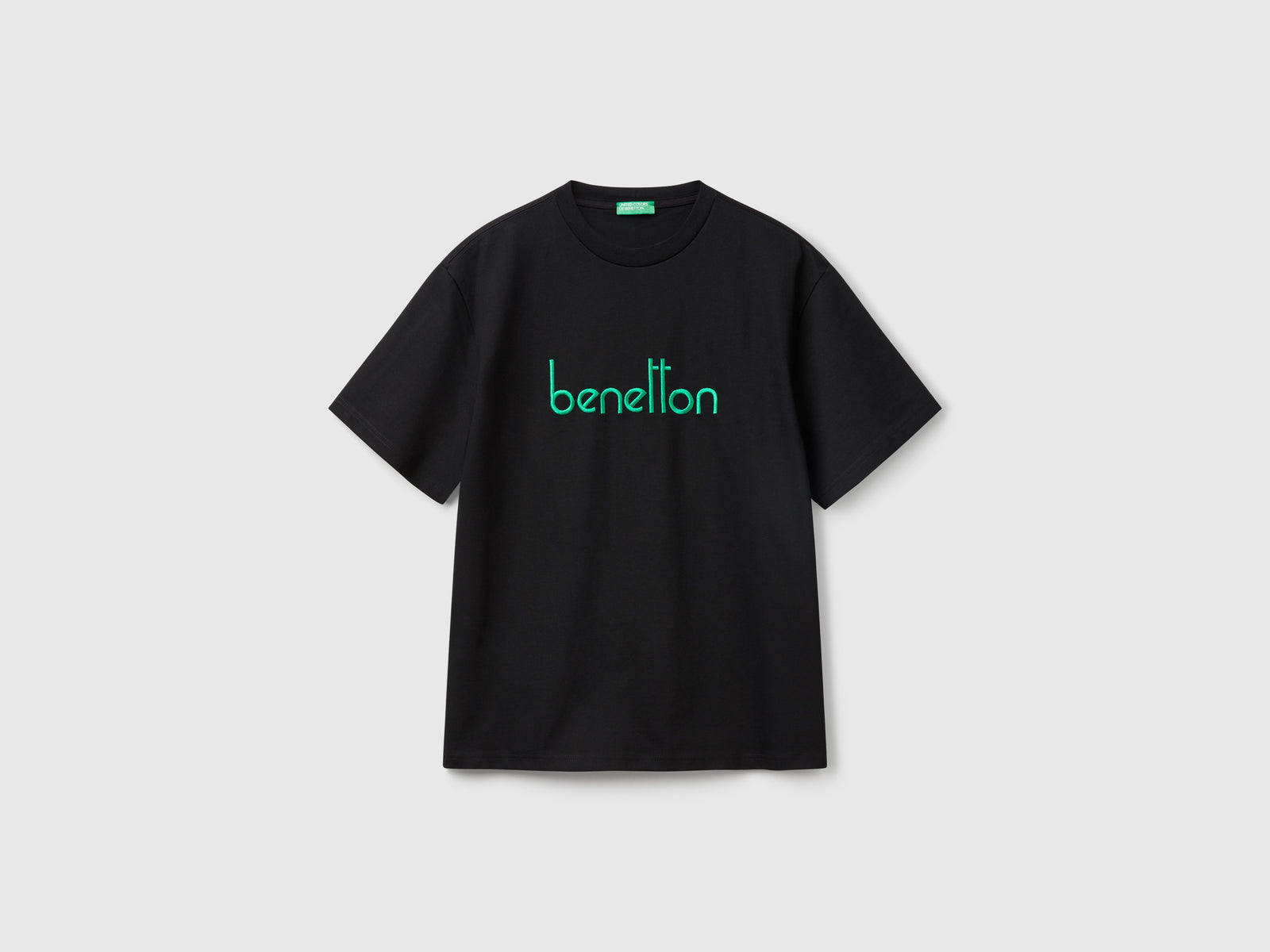 T-shirt over fit con ricamo logo da uomo nero | Benetton Outlet