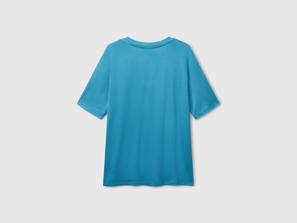 T-shirt scollo a V in viscosa stretch