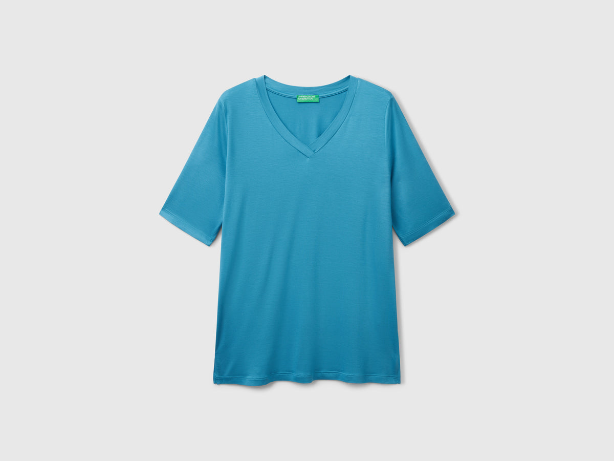 T-shirt scollo a V in viscosa stretch