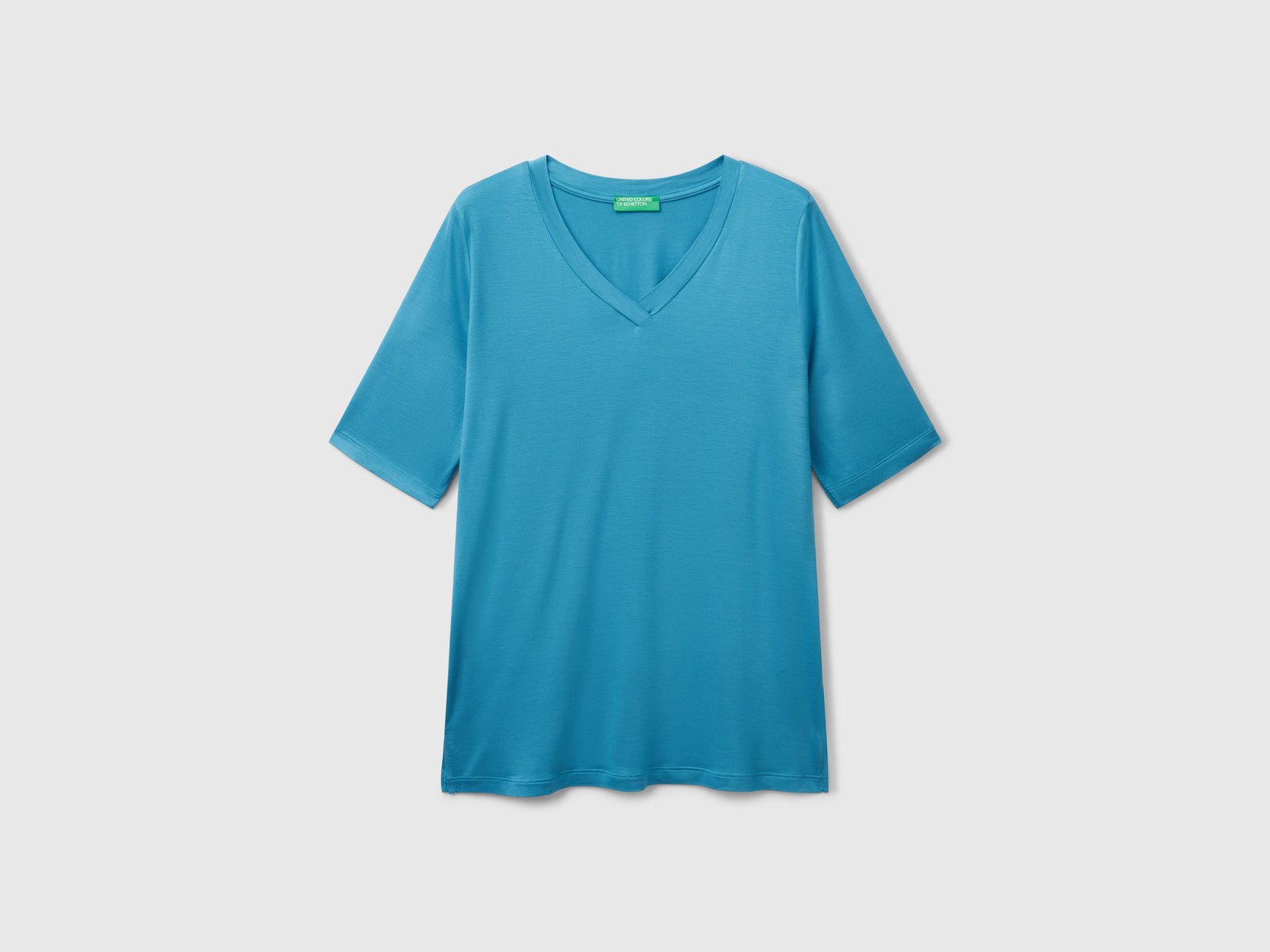 T-shirt scollo a V in viscosa stretch da donna turchese | Benetton Outlet