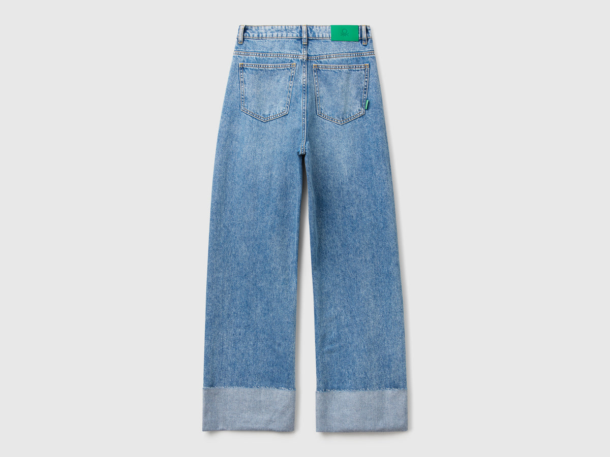 Jeans wide fit con risvolto