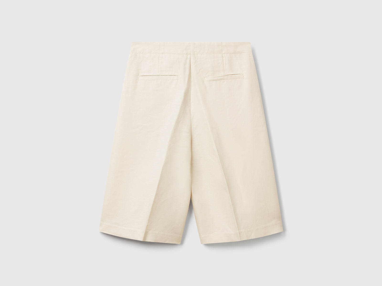 Bermuda al ginocchio in misto lino da donna beige 2 | Benetton Outlet