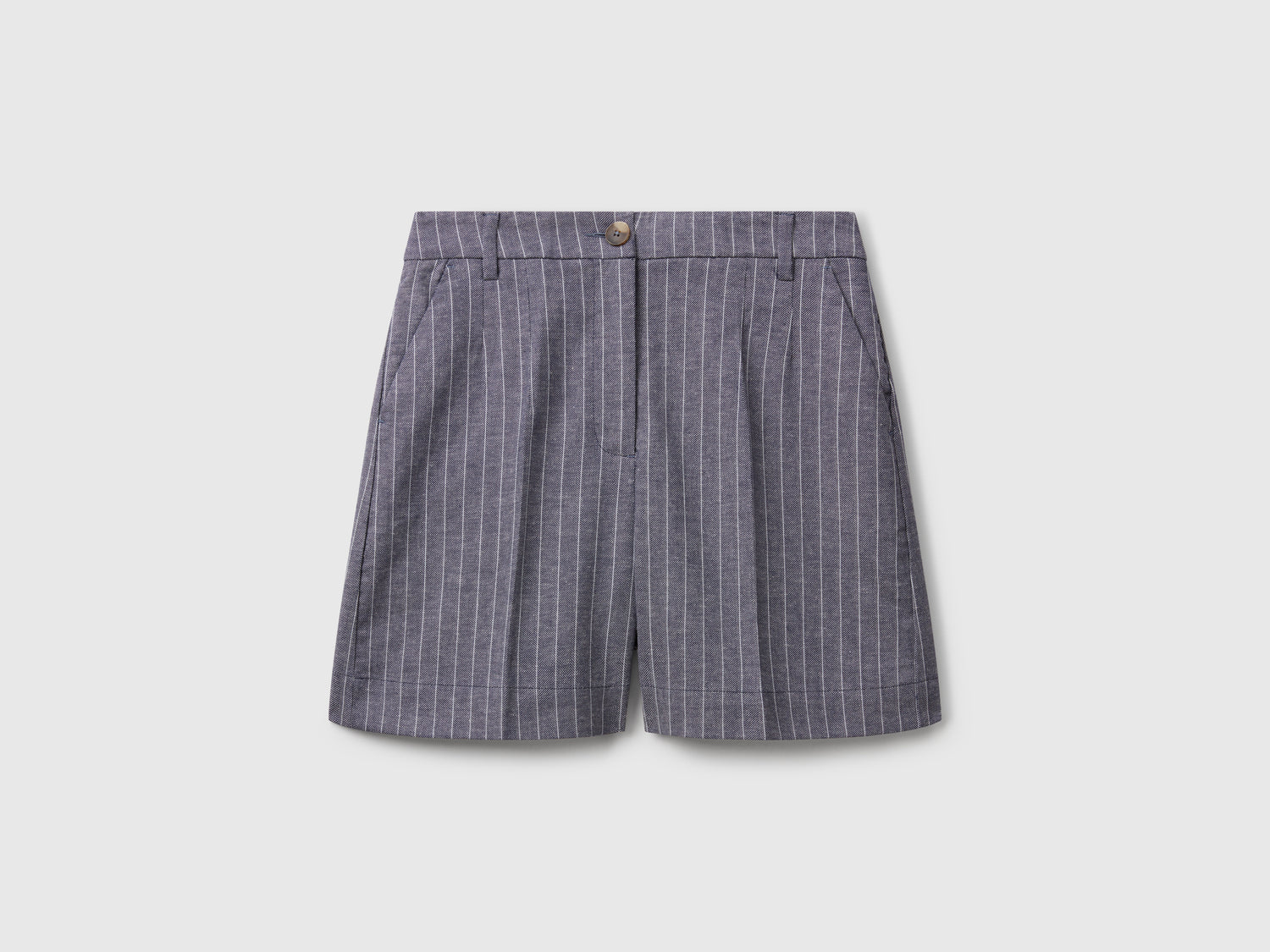 Pantaloni corti gessati da donna blu scuro | Benetton Outlet