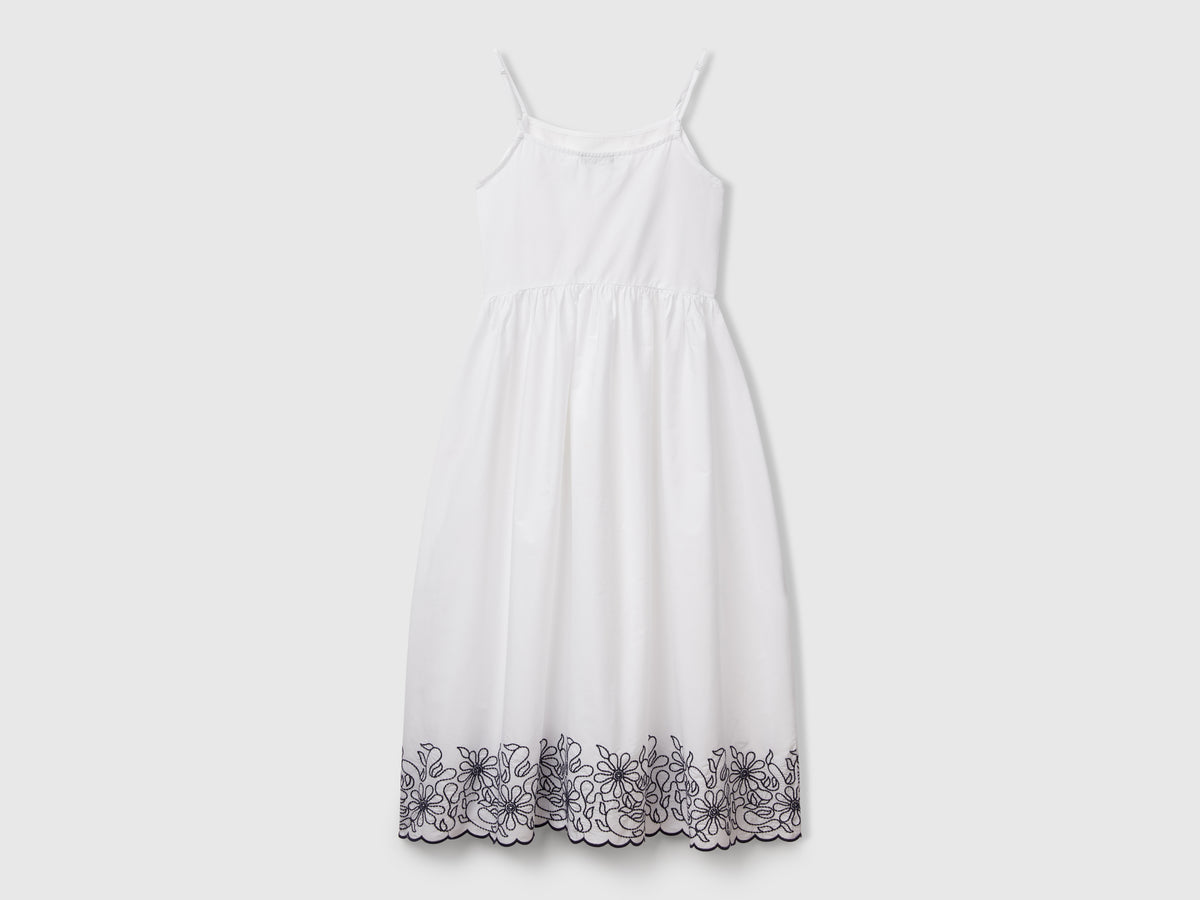Vestito con ricamo floreale