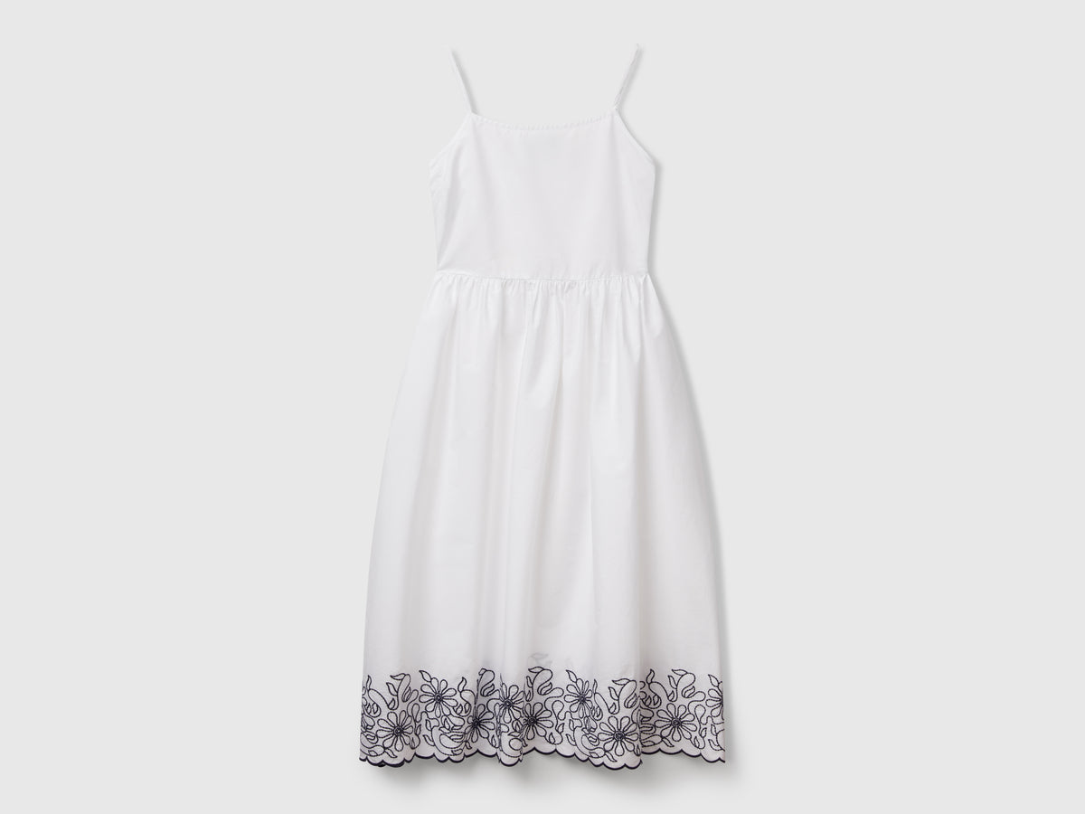Vestito con ricamo floreale