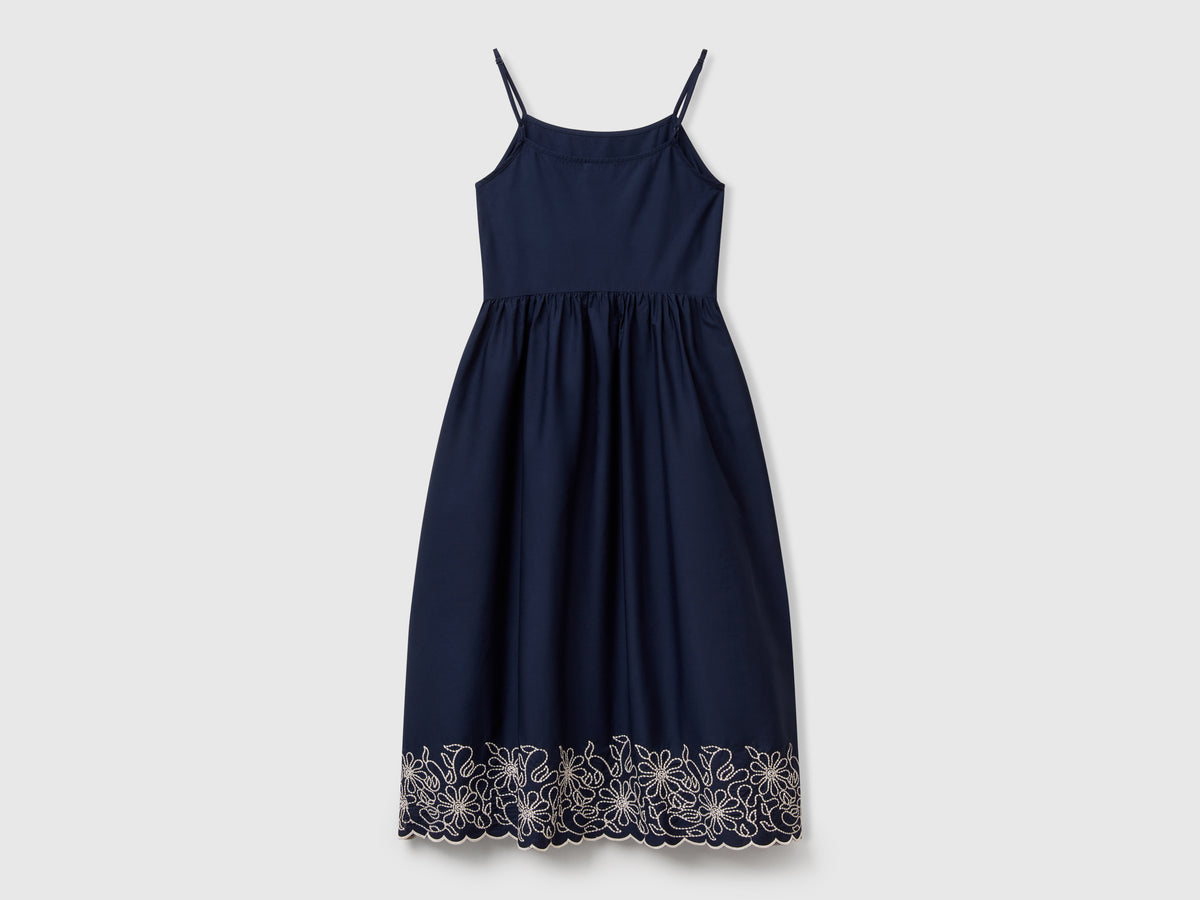 Vestito con ricamo floreale
